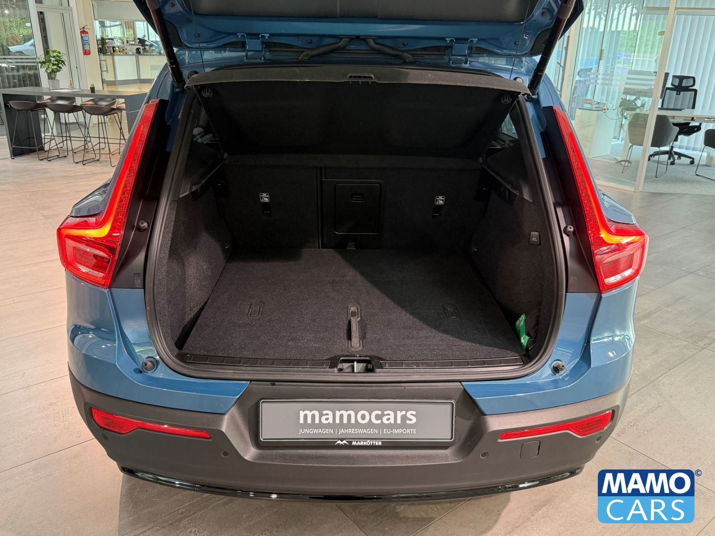 Fahrzeugabbildung Volvo XC40 B4 Plus Dark BLIS/H&K/4xSHZ/PANO/360CAM