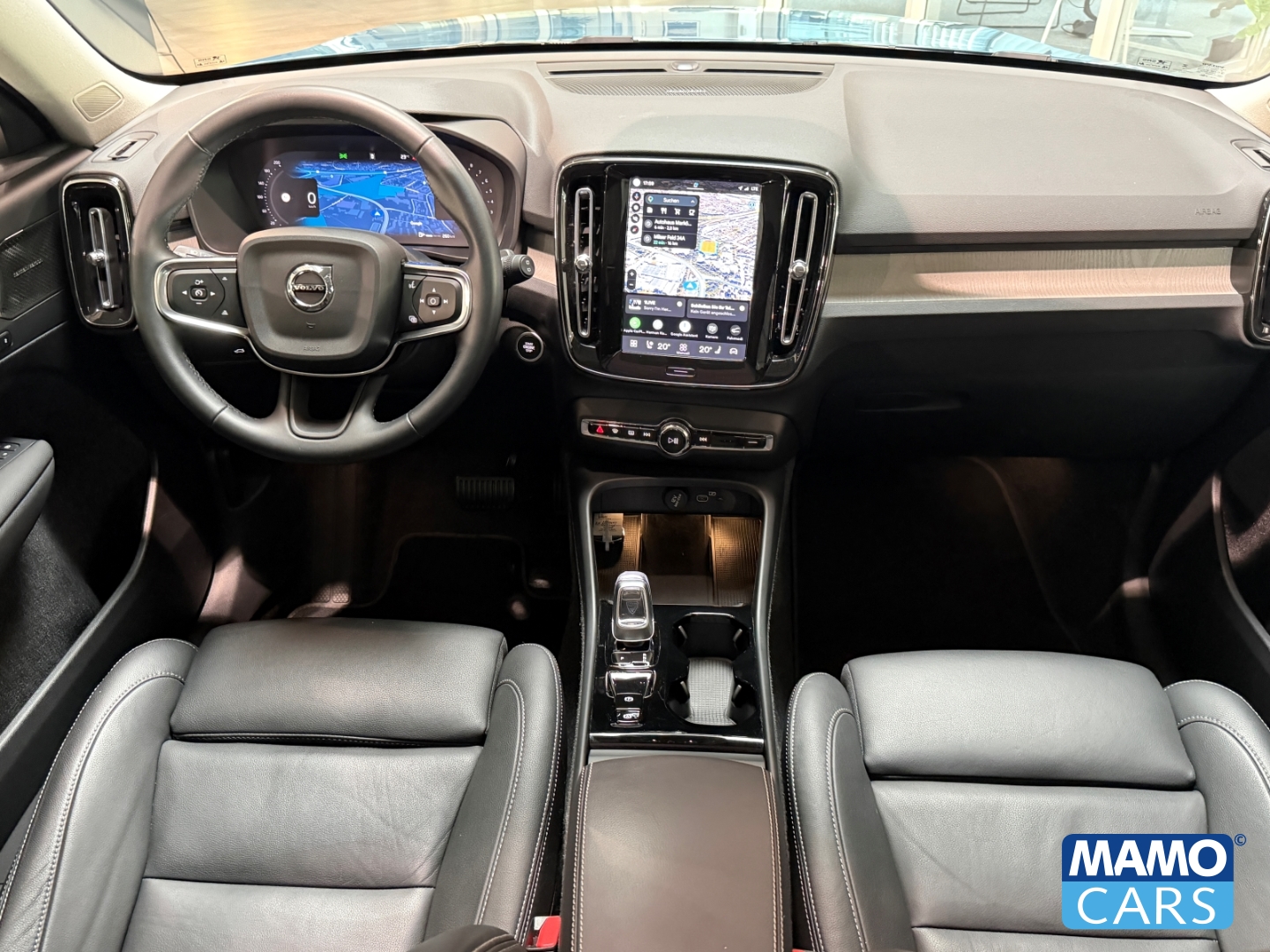 Fahrzeugabbildung Volvo XC40 B4 Plus Dark BLIS/H&K/4xSHZ/PANO/360CAM