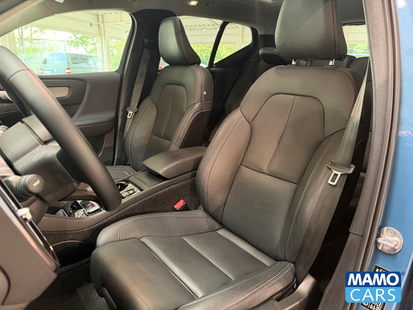 Fahrzeugabbildung Volvo XC40 B4 Plus Dark BLIS/H&K/4xSHZ/PANO/360CAM