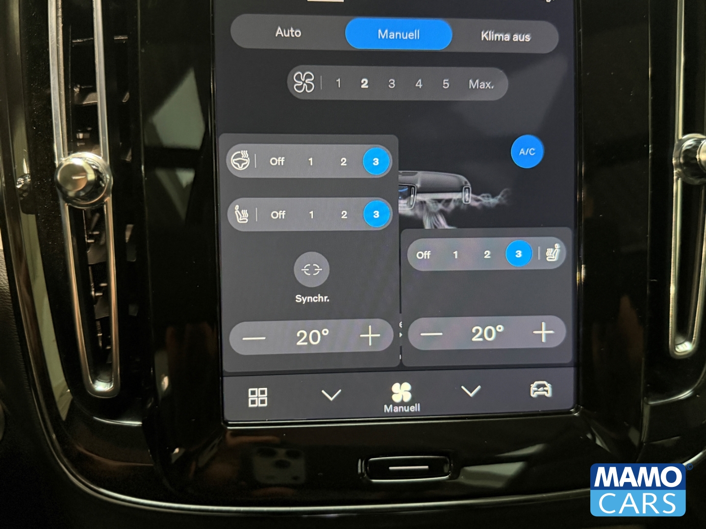 Fahrzeugabbildung Volvo XC40 B4 Plus Dark BLIS/H&K/4xSHZ/PANO/360CAM