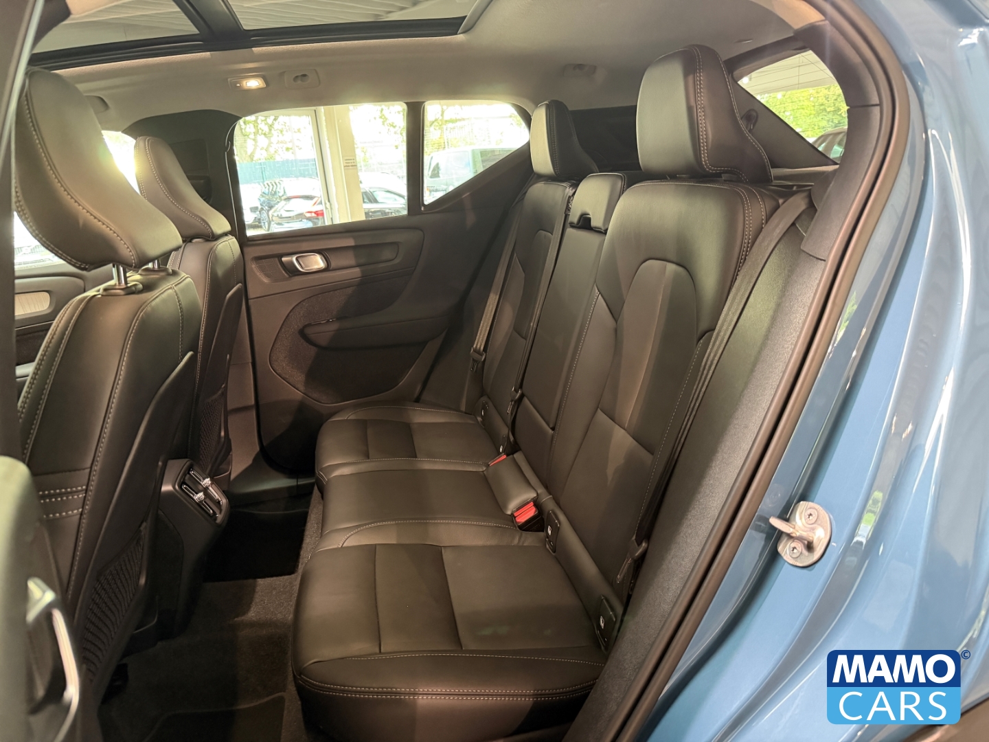 Fahrzeugabbildung Volvo XC40 B4 Plus Dark BLIS/H&K/4xSHZ/PANO/360CAM