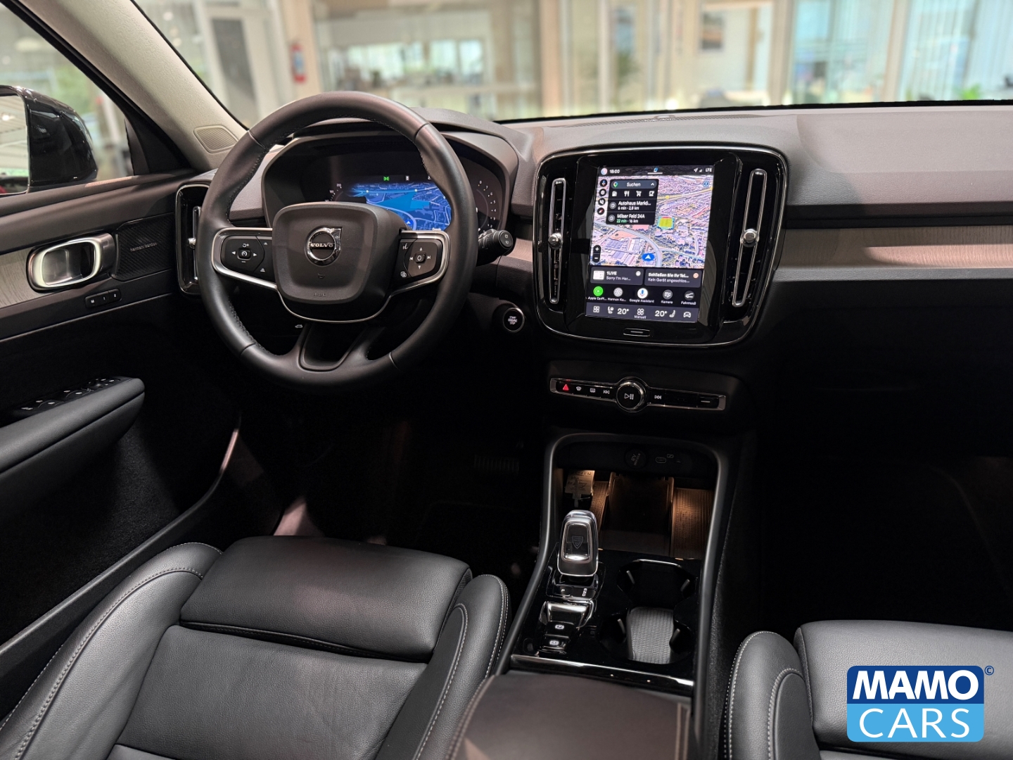 Fahrzeugabbildung Volvo XC40 B4 Plus Dark BLIS/H&K/4xSHZ/PANO/360CAM