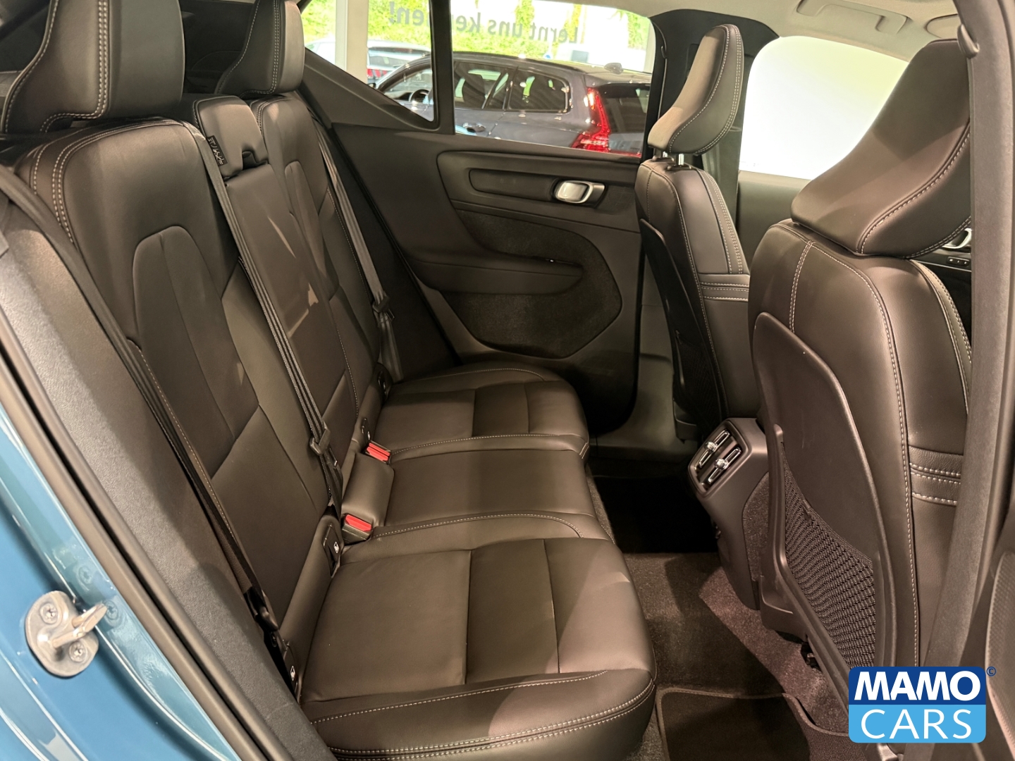 Fahrzeugabbildung Volvo XC40 B4 Plus Dark BLIS/H&K/4xSHZ/PANO/360CAM