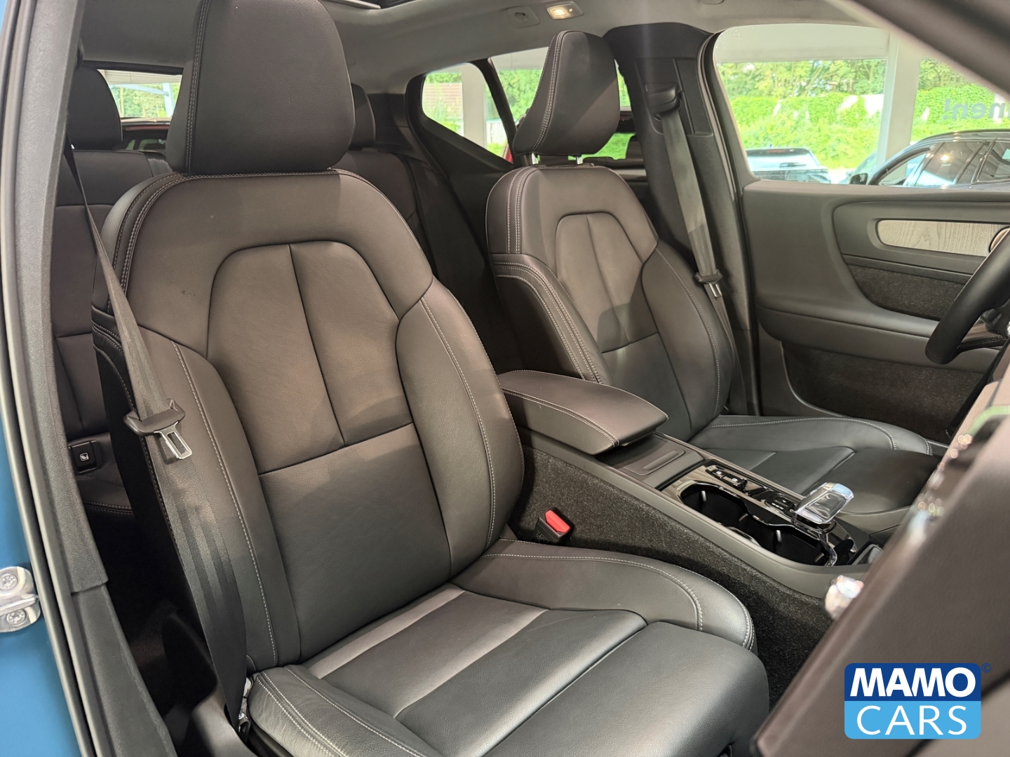 Fahrzeugabbildung Volvo XC40 B4 Plus Dark BLIS/H&K/4xSHZ/PANO/360CAM