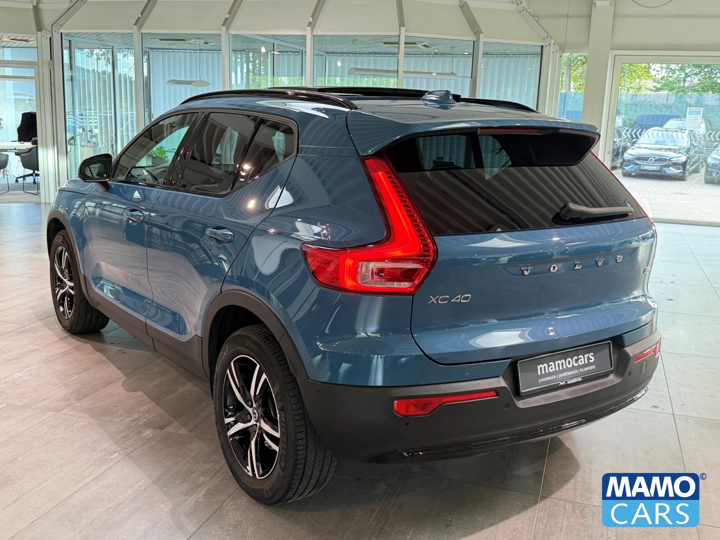 Fahrzeugabbildung Volvo XC40 B4 Plus Dark BLIS/H&K/4xSHZ/PANO/360CAM