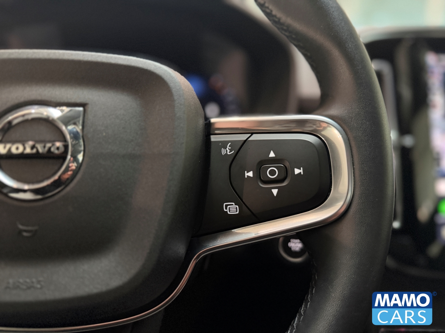 Fahrzeugabbildung Volvo XC40 B4 Plus Dark BLIS/H&K/4xSHZ/PANO/360CAM