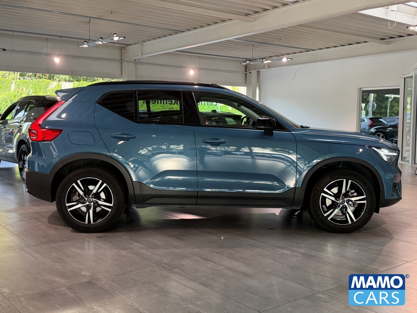 Fahrzeugabbildung Volvo XC40 B4 Plus Dark BLIS/H&K/4xSHZ/PANO/360CAM