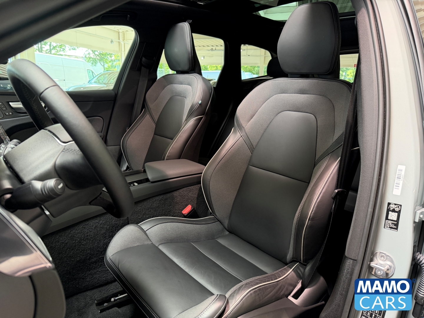 Fahrzeugabbildung Volvo XC60 B5 AWD Plus Black Edition AHK/ACC/360°/PANO