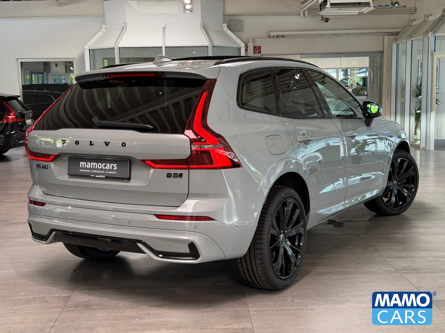 Fahrzeugabbildung Volvo XC60 B5 AWD Plus Black Edition AHK/ACC/360°/PANO