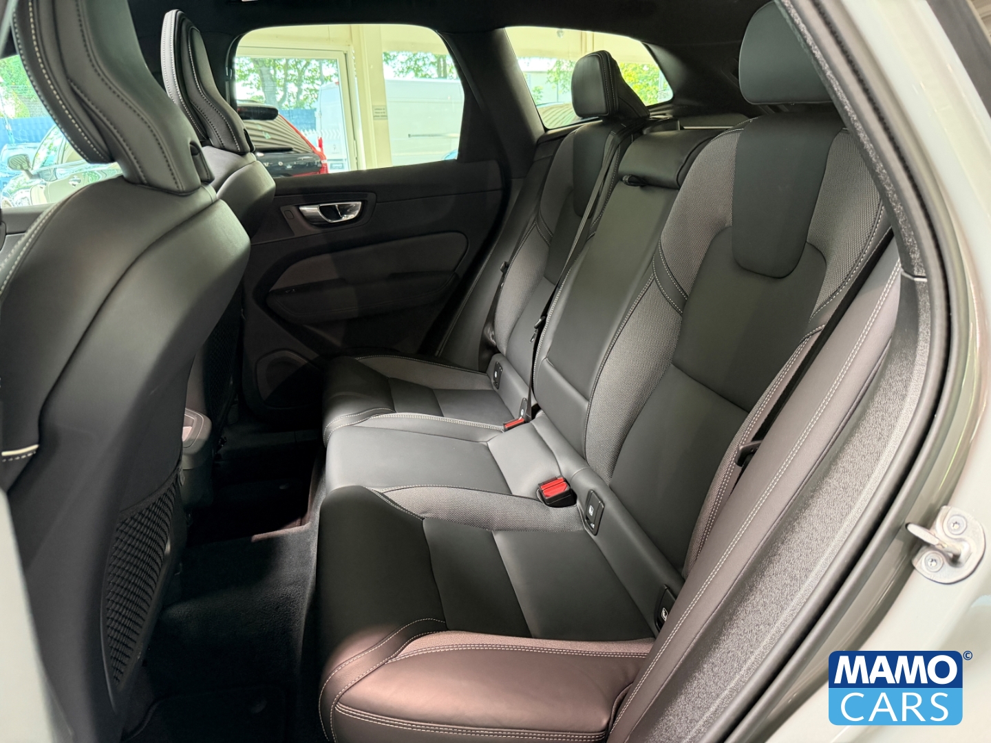 Fahrzeugabbildung Volvo XC60 B5 AWD Plus Black Edition AHK/ACC/360°/PANO