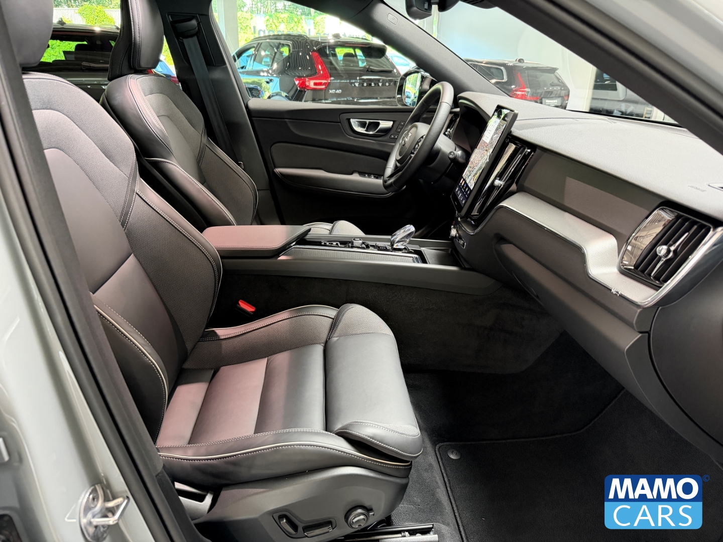 Fahrzeugabbildung Volvo XC60 B5 AWD Plus Black Edition AHK/ACC/360°/PANO
