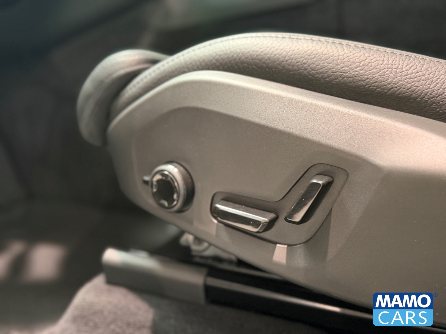 Fahrzeugabbildung Volvo XC60 T6 AWD Plus Bright Recharge ACC/BLIS/PANO