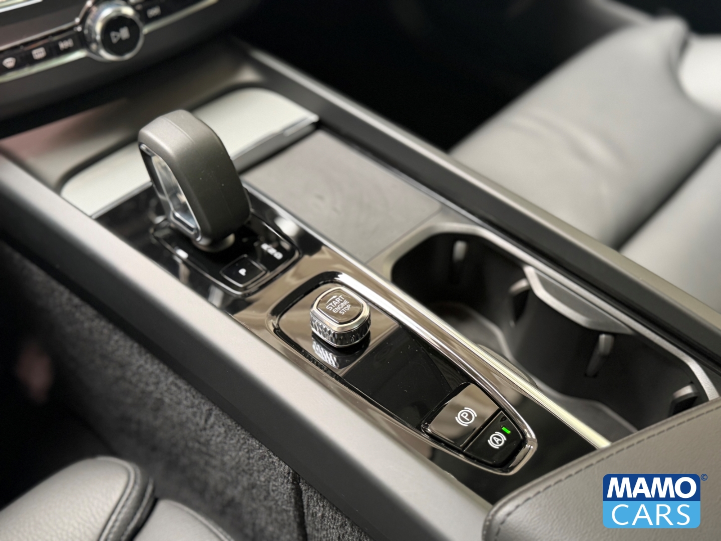 Fahrzeugabbildung Volvo XC60 T6 AWD Plus Bright Recharge ACC/BLIS/PANO
