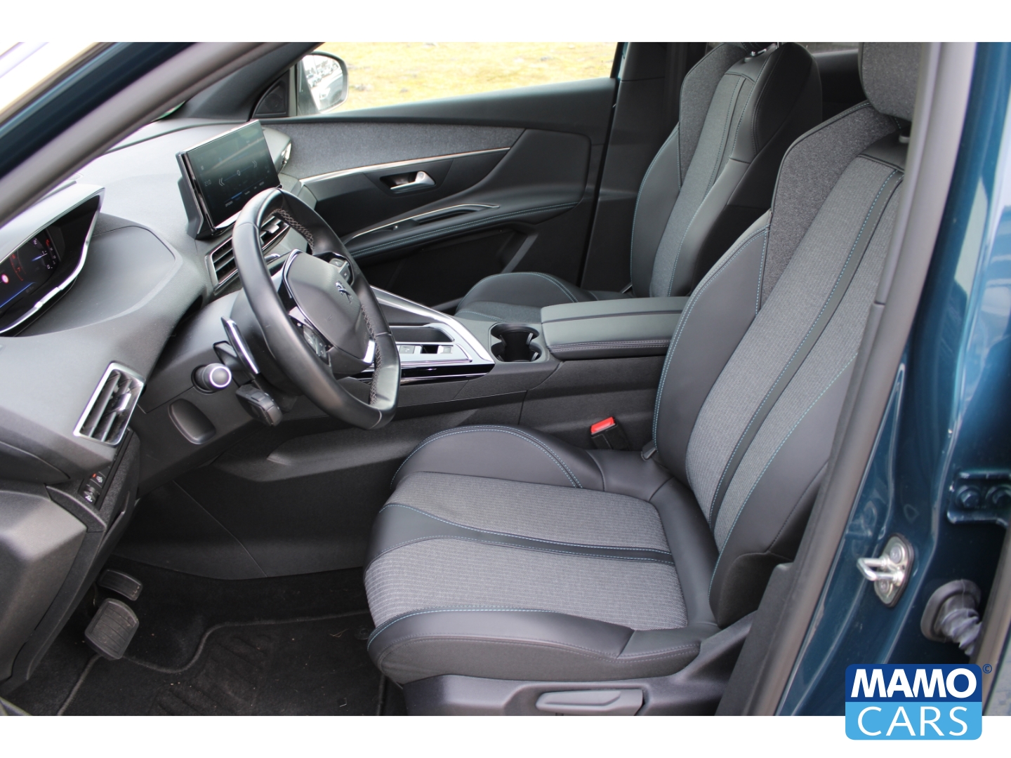 Fahrzeugabbildung Peugeot 3008 1.2 Allure Pack AHK/Allwetter/SHZ/Kamera