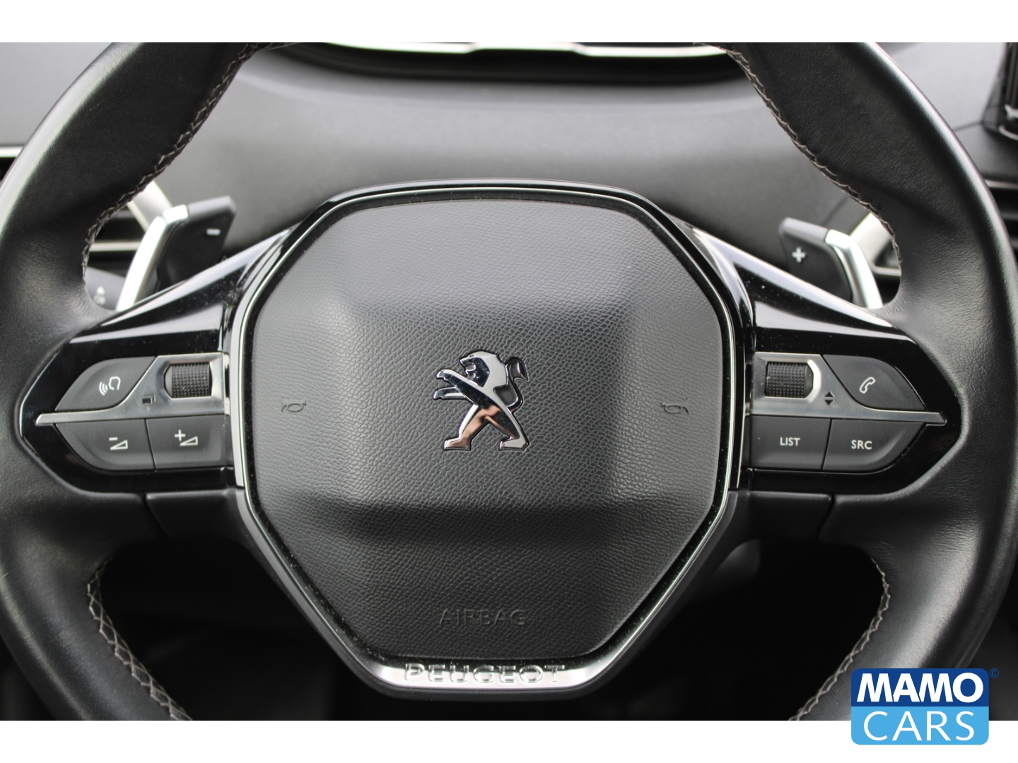 Fahrzeugabbildung Peugeot 3008 1.2 Allure Pack AHK/Allwetter/SHZ/Kamera