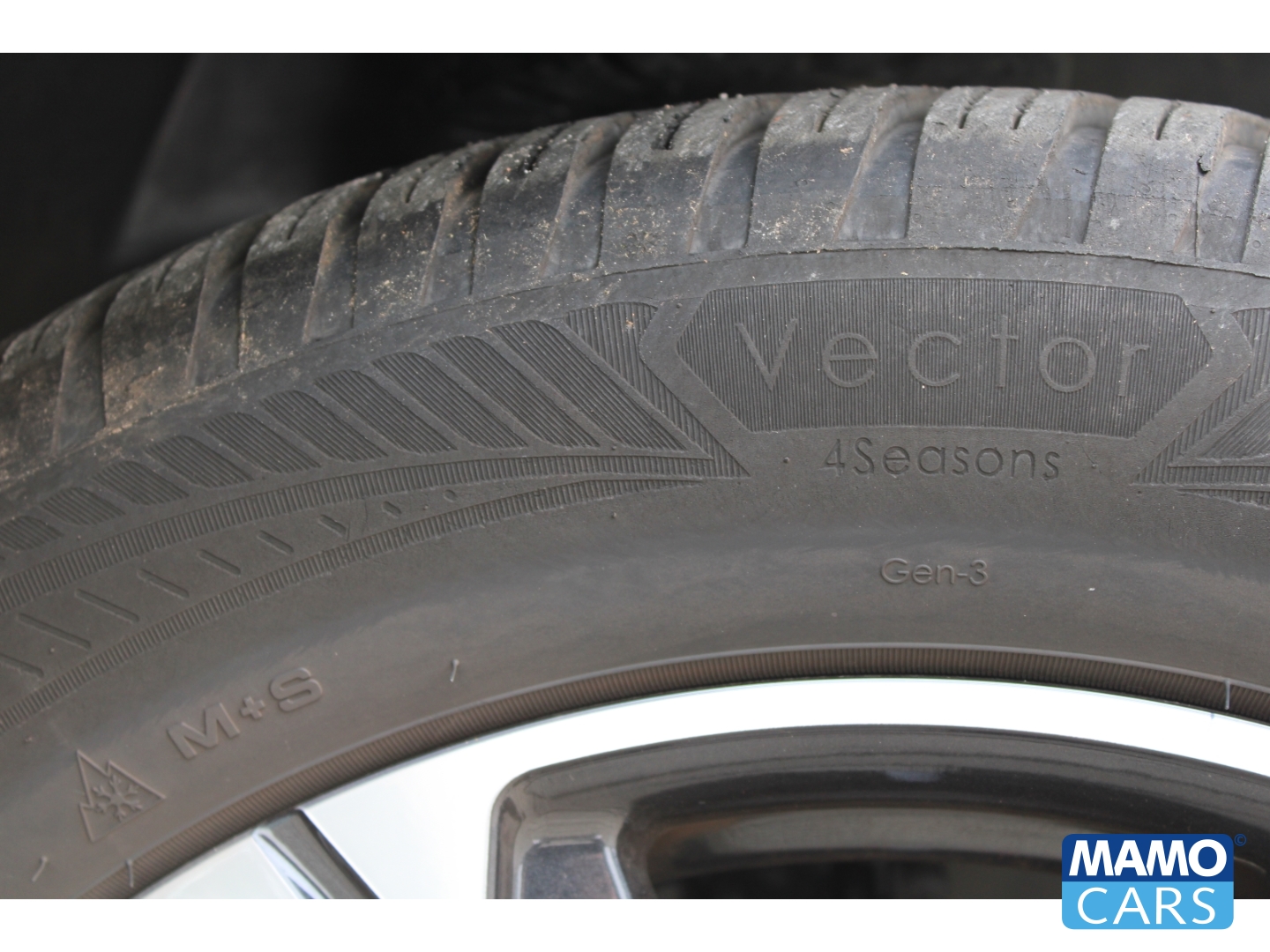 Fahrzeugabbildung Peugeot 3008 1.2 Allure Pack AHK/Allwetter/SHZ/Kamera