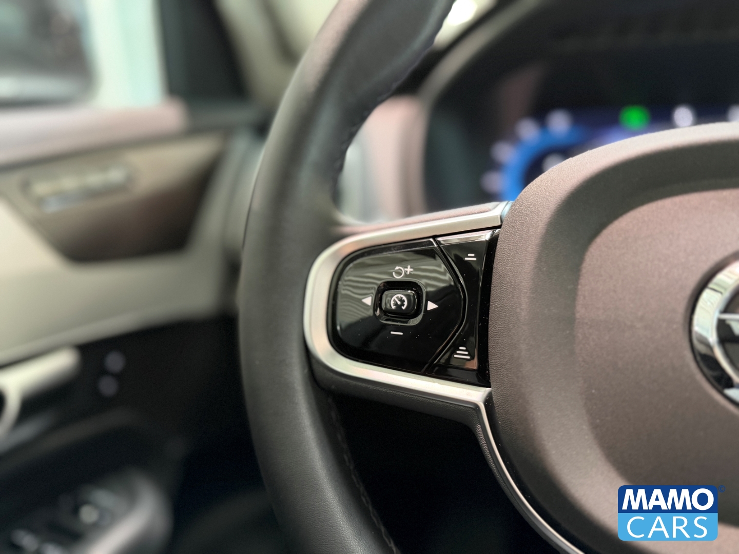 Fahrzeugabbildung Volvo XC90 T8 AWD Ultra Bright 7-Sitzer AHK/HUD/PANO