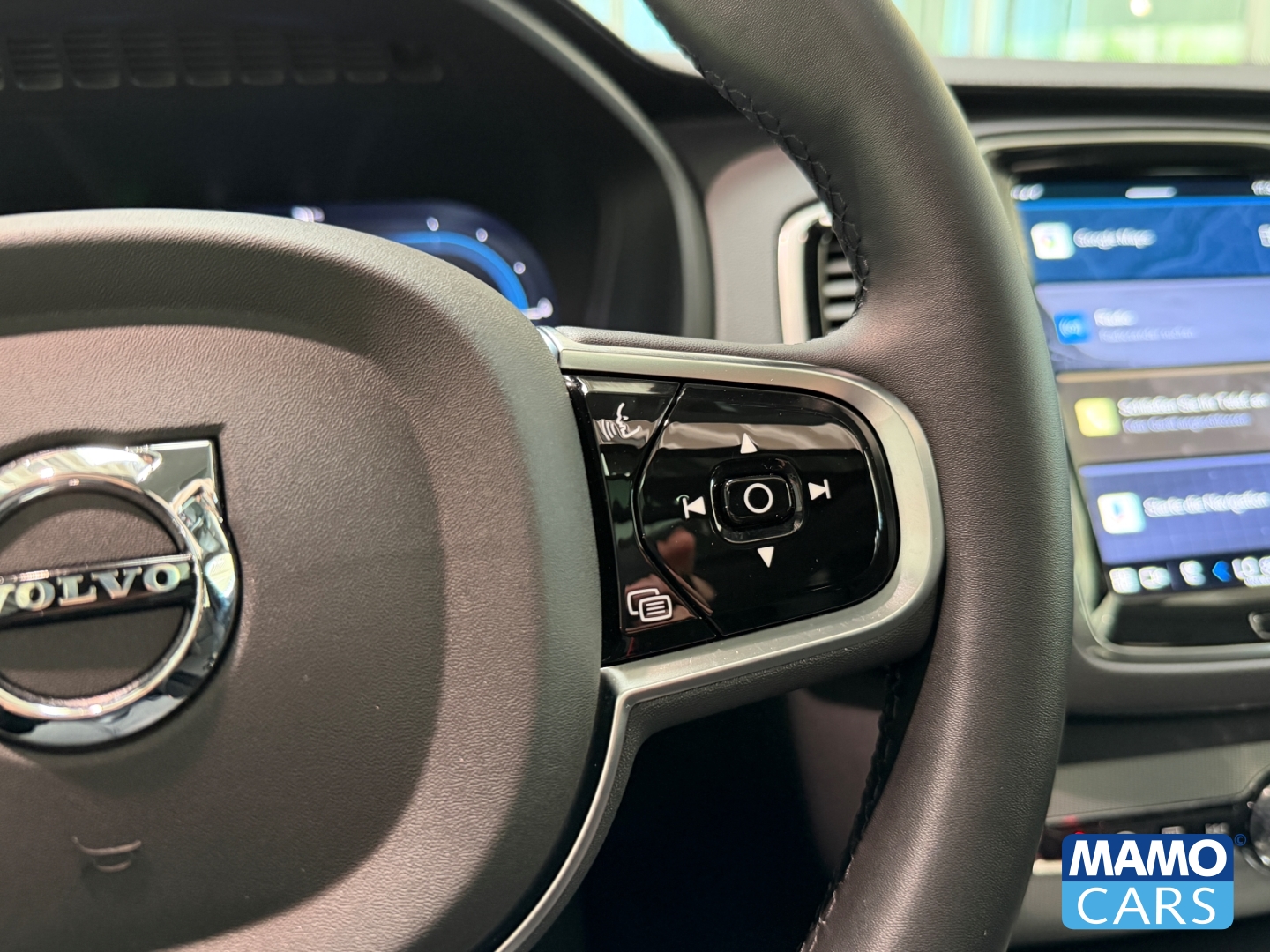 Fahrzeugabbildung Volvo XC90 T8 AWD Ultra Bright 7-Sitzer AHK/HUD/PANO