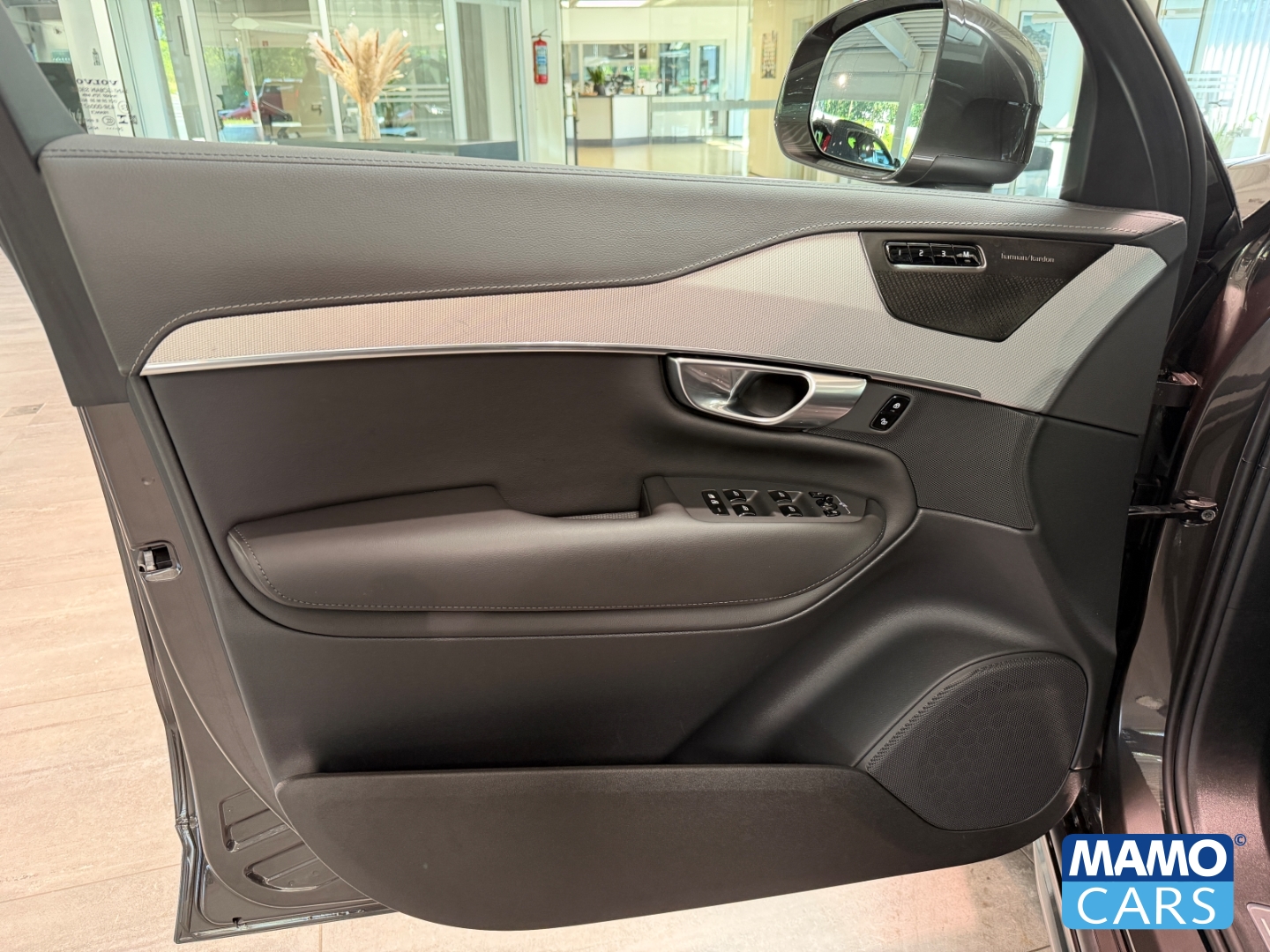 Fahrzeugabbildung Volvo XC90 T8 AWD Ultra Bright 7-Sitzer AHK/HUD/PANO