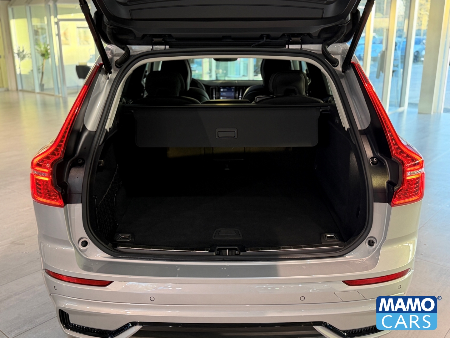 Fahrzeugabbildung Volvo XC60 B5 Ultra Dark ACC/BLIS/HUD/360°/H&K/PANO