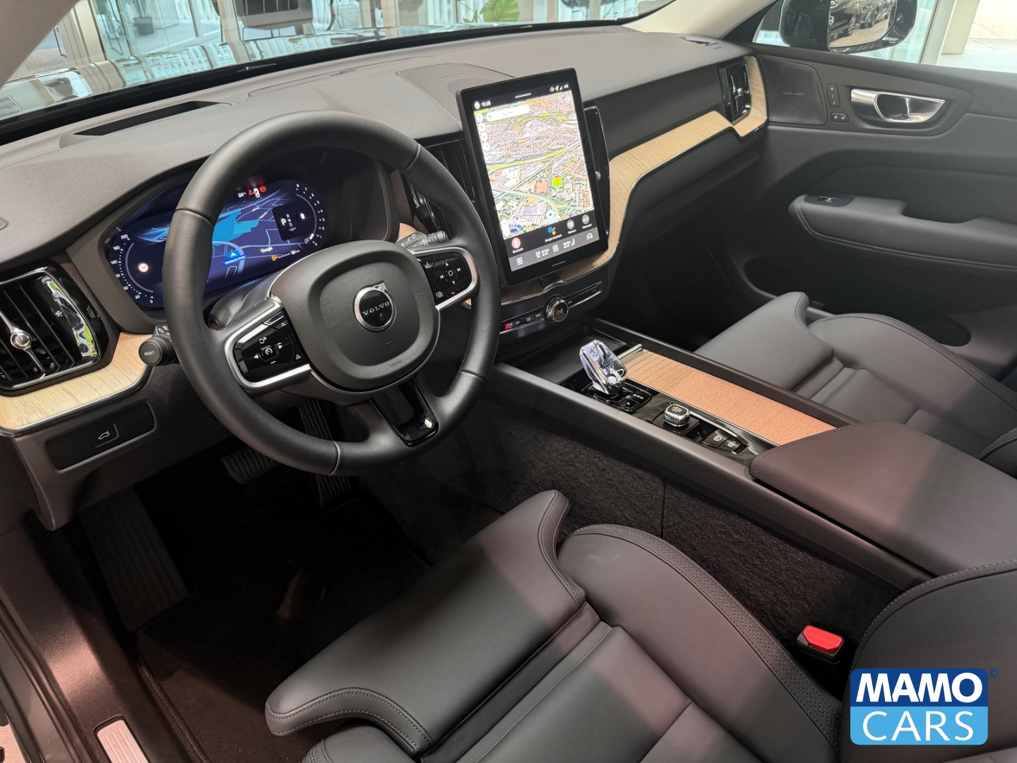 Fahrzeugabbildung Volvo XC60 B5 AWD Plus Dark FACELIFT/ACC/BLIS/360°/PANO/HUD