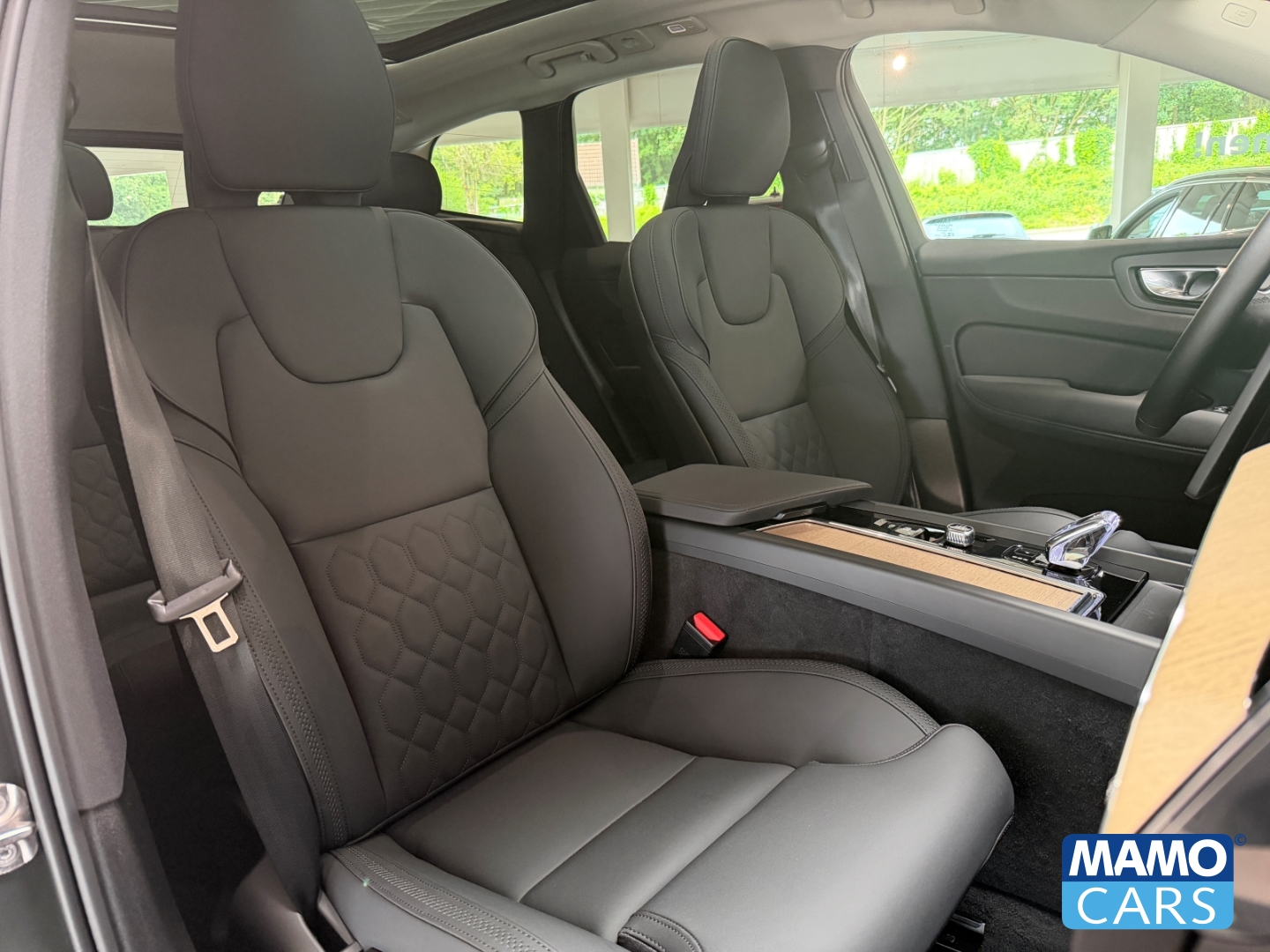 Fahrzeugabbildung Volvo XC60 B5 AWD Plus Dark FACELIFT/ACC/BLIS/360°/PANO/HUD