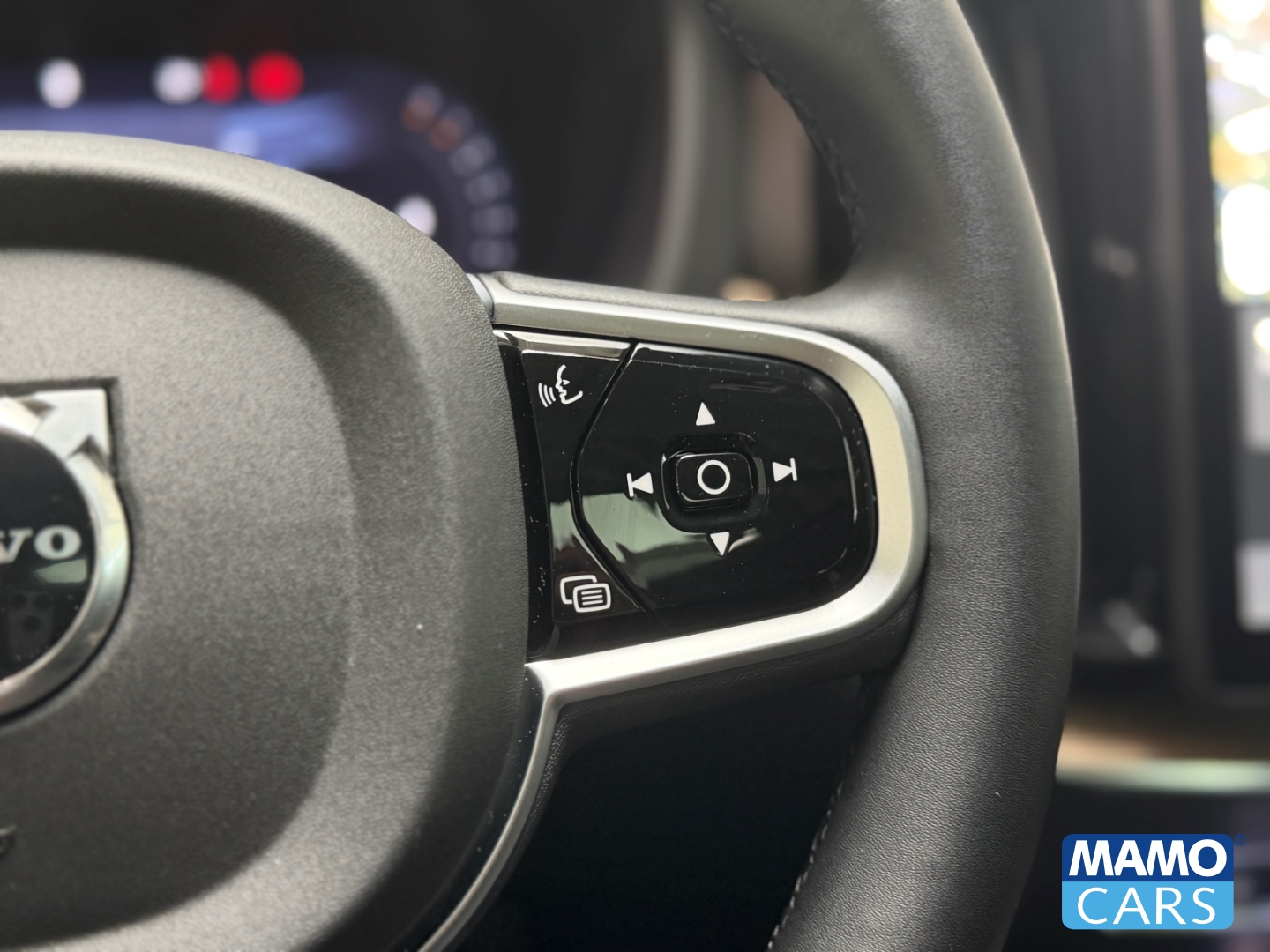 Fahrzeugabbildung Volvo XC60 B5 AWD Plus Dark FACELIFT/ACC/BLIS/360°/PANO/HUD