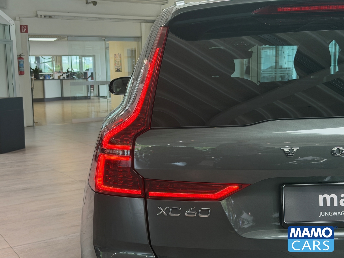Fahrzeugabbildung Volvo XC60 B5 AWD Plus Dark FACELIFT/ACC/BLIS/360°/PANO/HUD