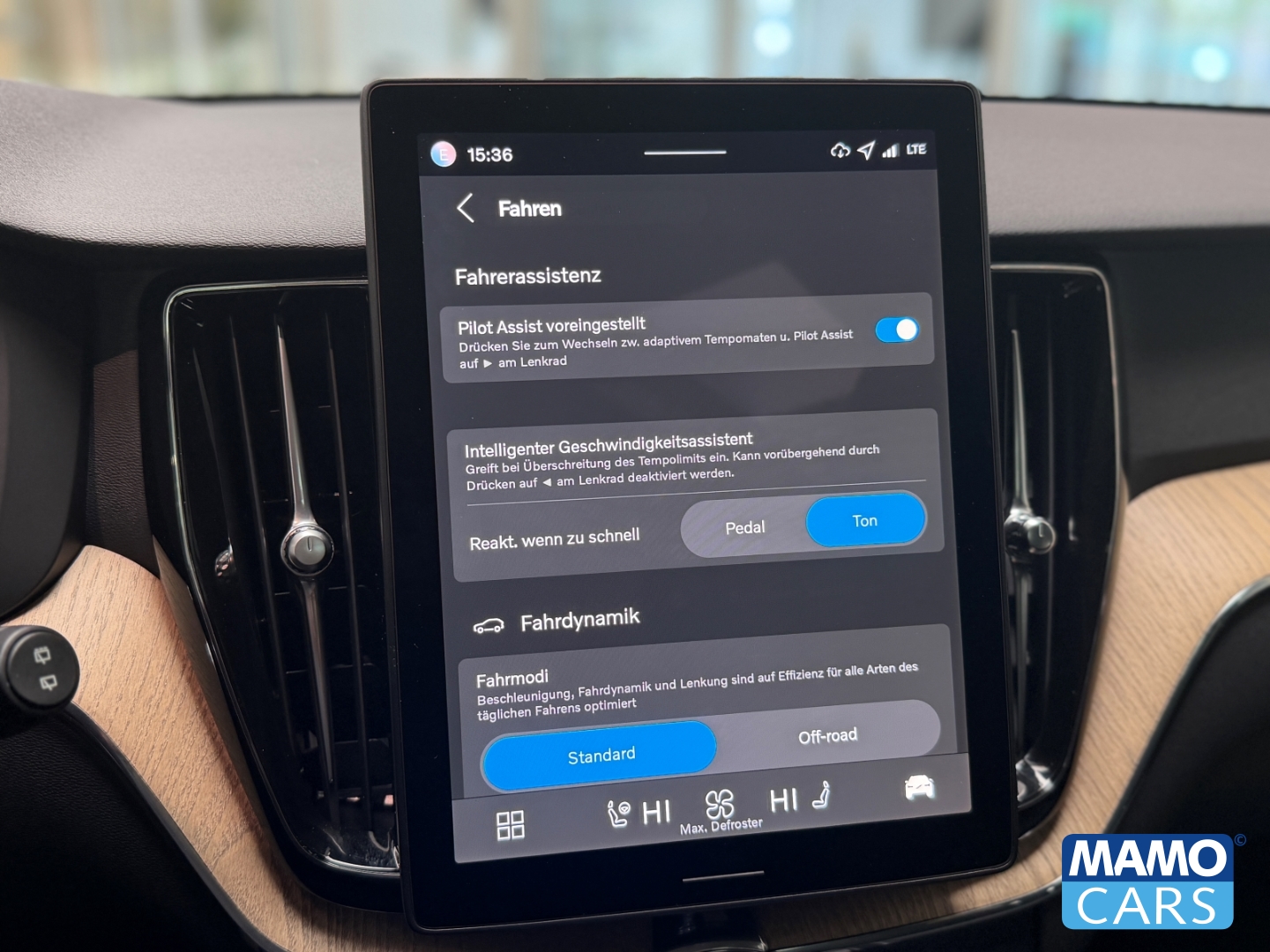 Fahrzeugabbildung Volvo XC60 B5 AWD Plus Dark FACELIFT/ACC/BLIS/360°/PANO/HUD