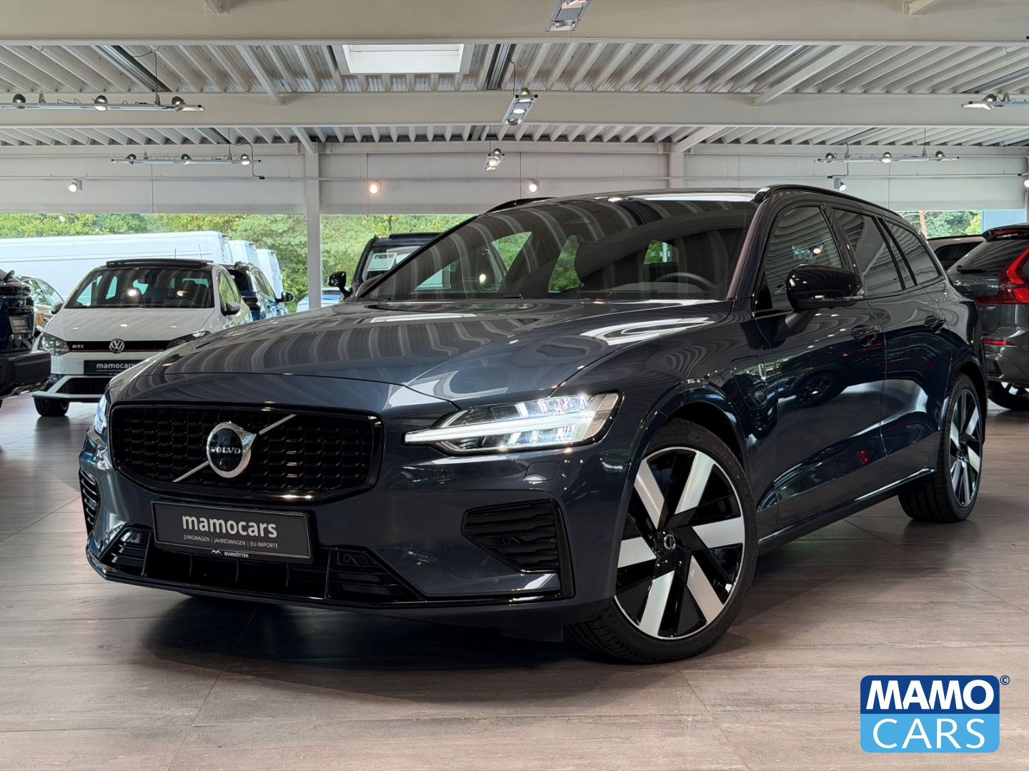 Fahrzeugabbildung Volvo V60 T6 AWD Plus Dark ACC/BLIS/360°/PANO/HUD