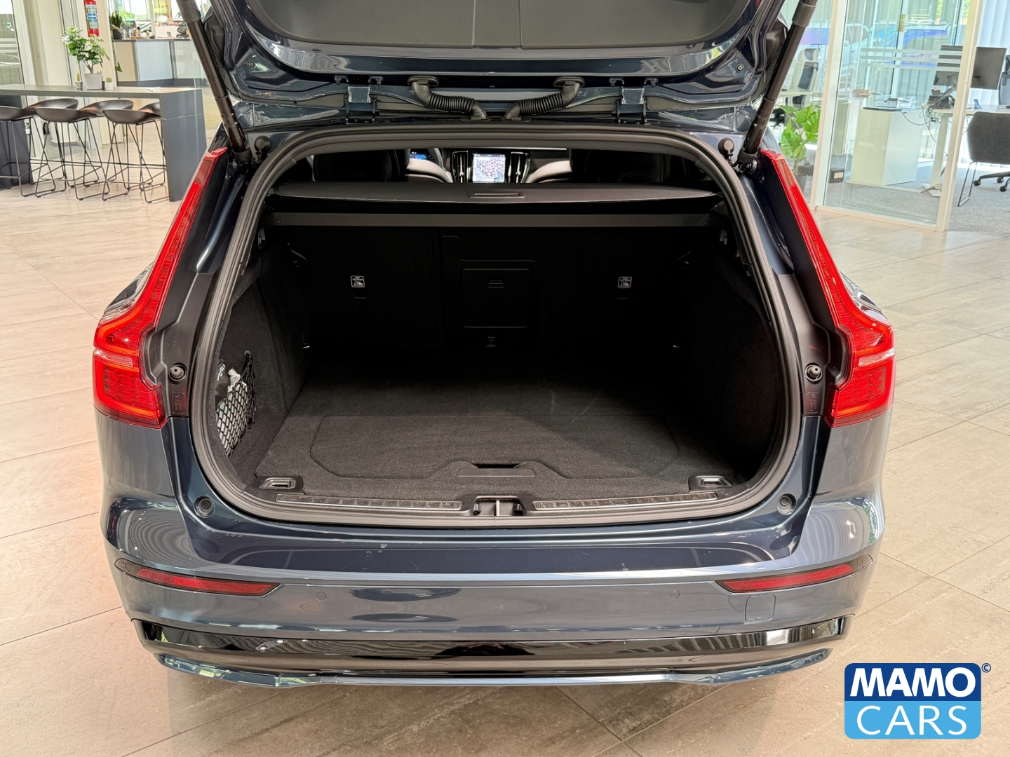 Fahrzeugabbildung Volvo V60 T6 AWD Plus Dark ACC/BLIS/360°/PANO/HUD