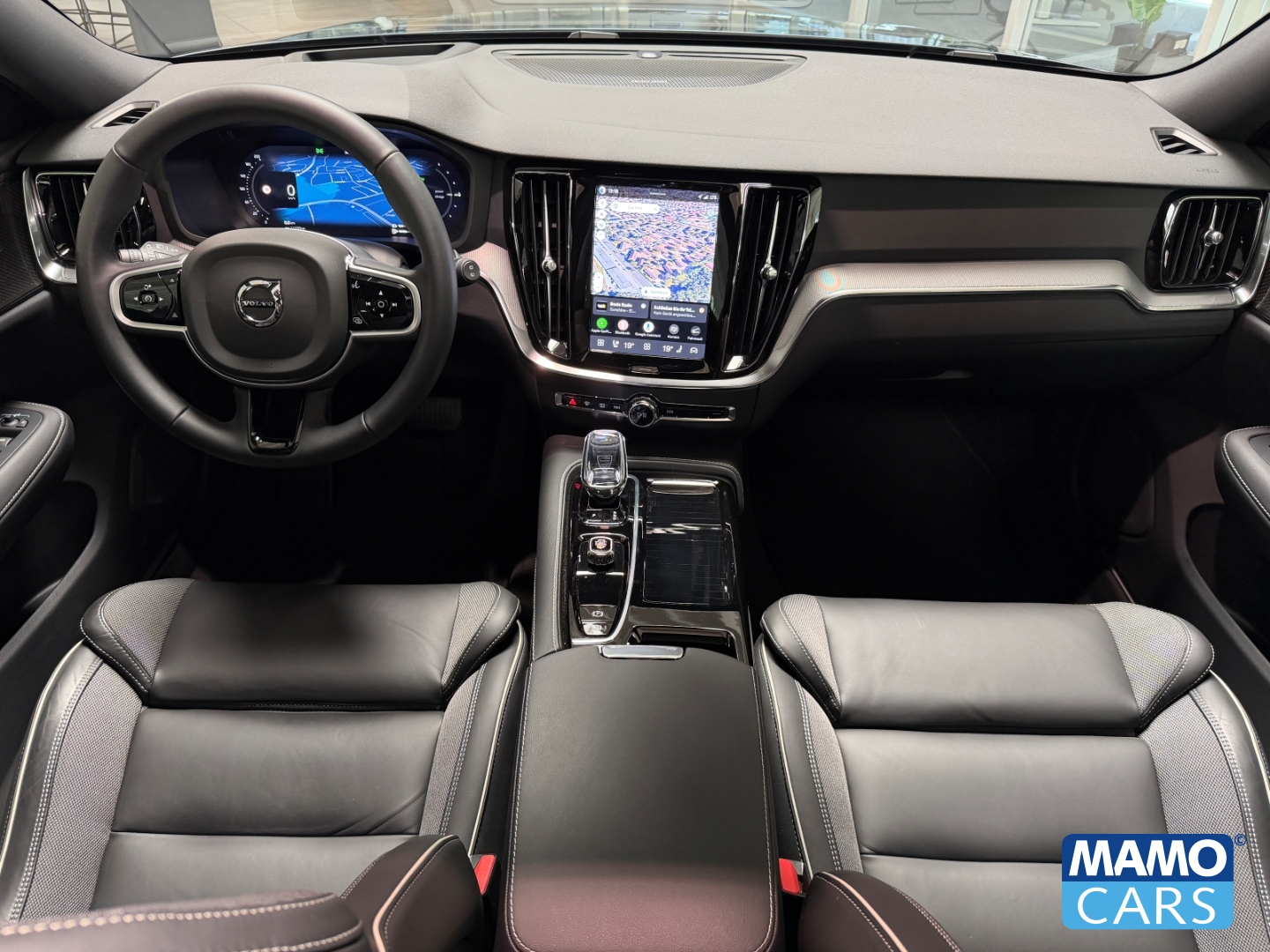 Fahrzeugabbildung Volvo V60 T6 AWD Plus Dark ACC/BLIS/360°/PANO/HUD