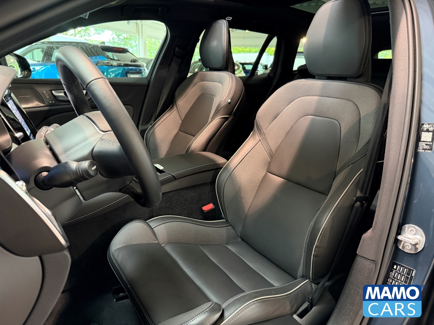 Fahrzeugabbildung Volvo V60 T6 AWD Plus Dark ACC/BLIS/360°/PANO/HUD