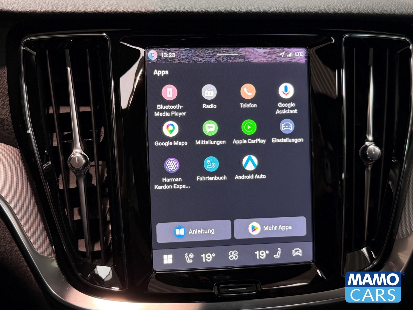 Fahrzeugabbildung Volvo V60 T6 AWD Plus Dark ACC/BLIS/360°/PANO/HUD
