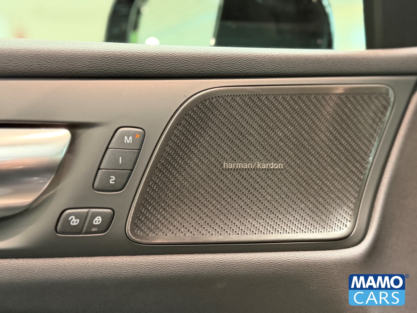 Fahrzeugabbildung Volvo V60 T6 AWD Plus Dark ACC/BLIS/360°/PANO/HUD