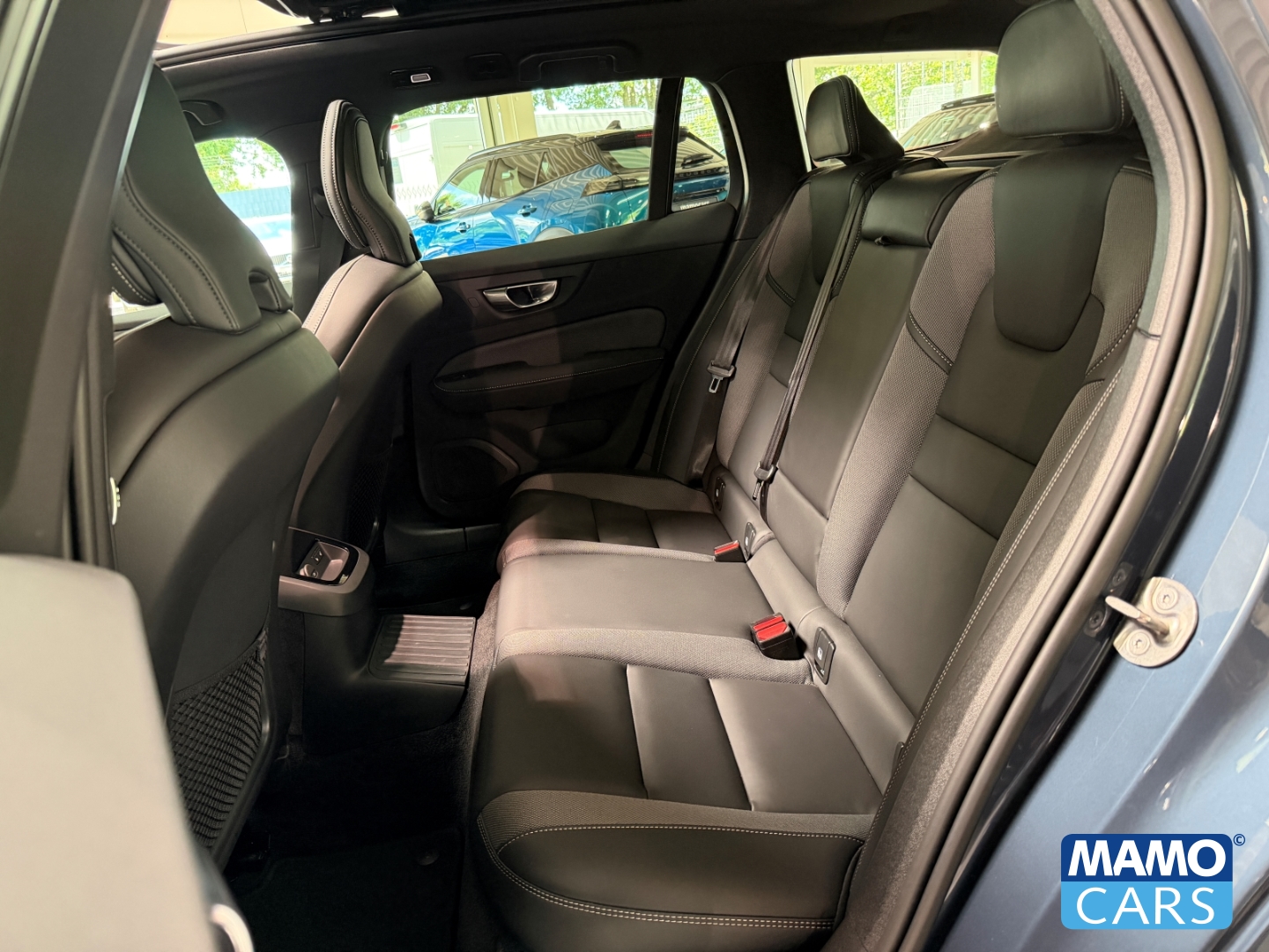 Fahrzeugabbildung Volvo V60 T6 AWD Plus Dark ACC/BLIS/360°/PANO/HUD