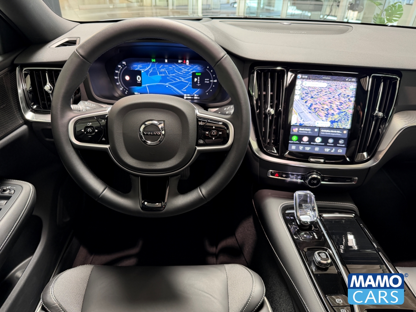 Fahrzeugabbildung Volvo V60 T6 AWD Plus Dark ACC/BLIS/360°/PANO/HUD
