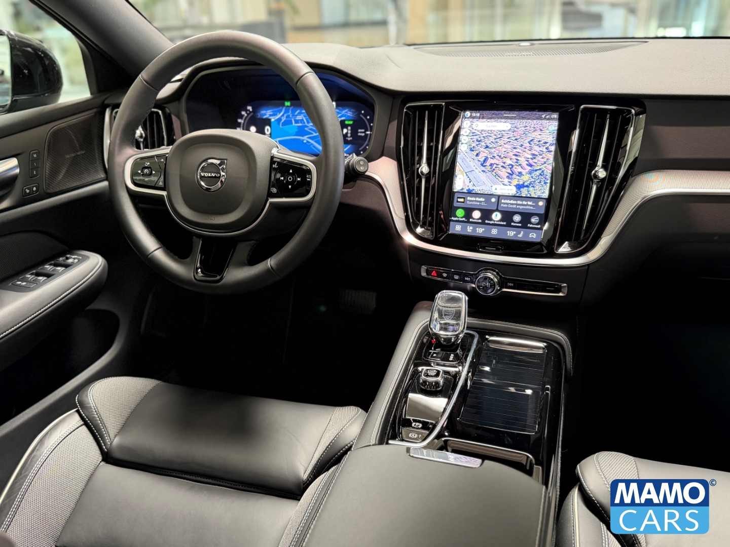 Fahrzeugabbildung Volvo V60 T6 AWD Plus Dark ACC/BLIS/360°/PANO/HUD