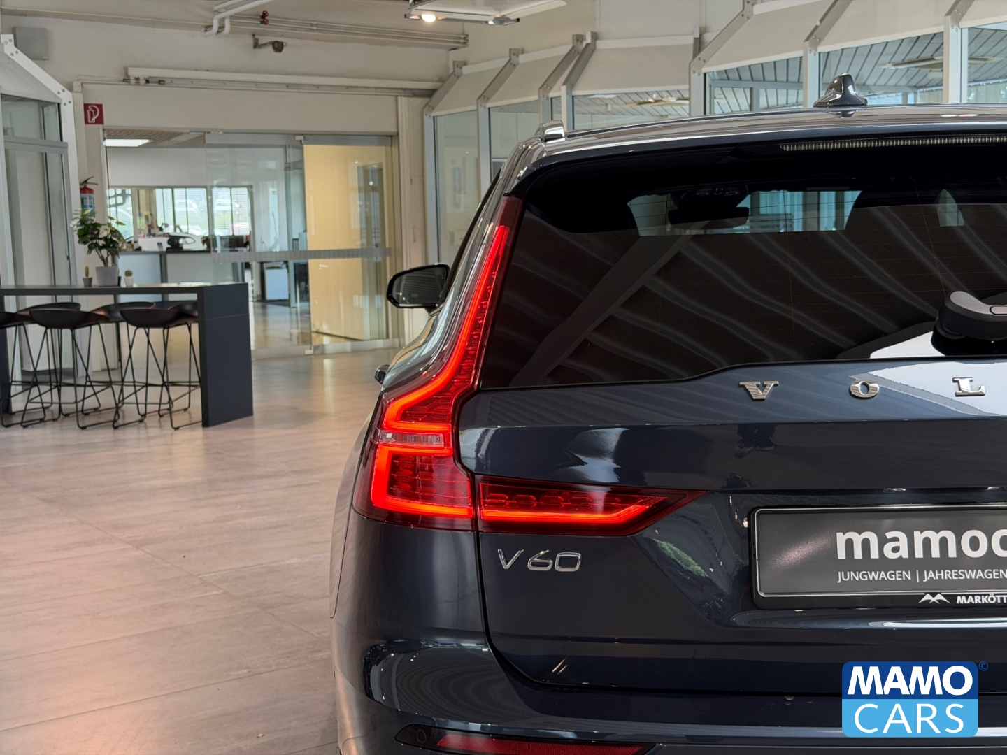 Fahrzeugabbildung Volvo V60 T6 AWD Plus Dark ACC/BLIS/360°/PANO/HUD
