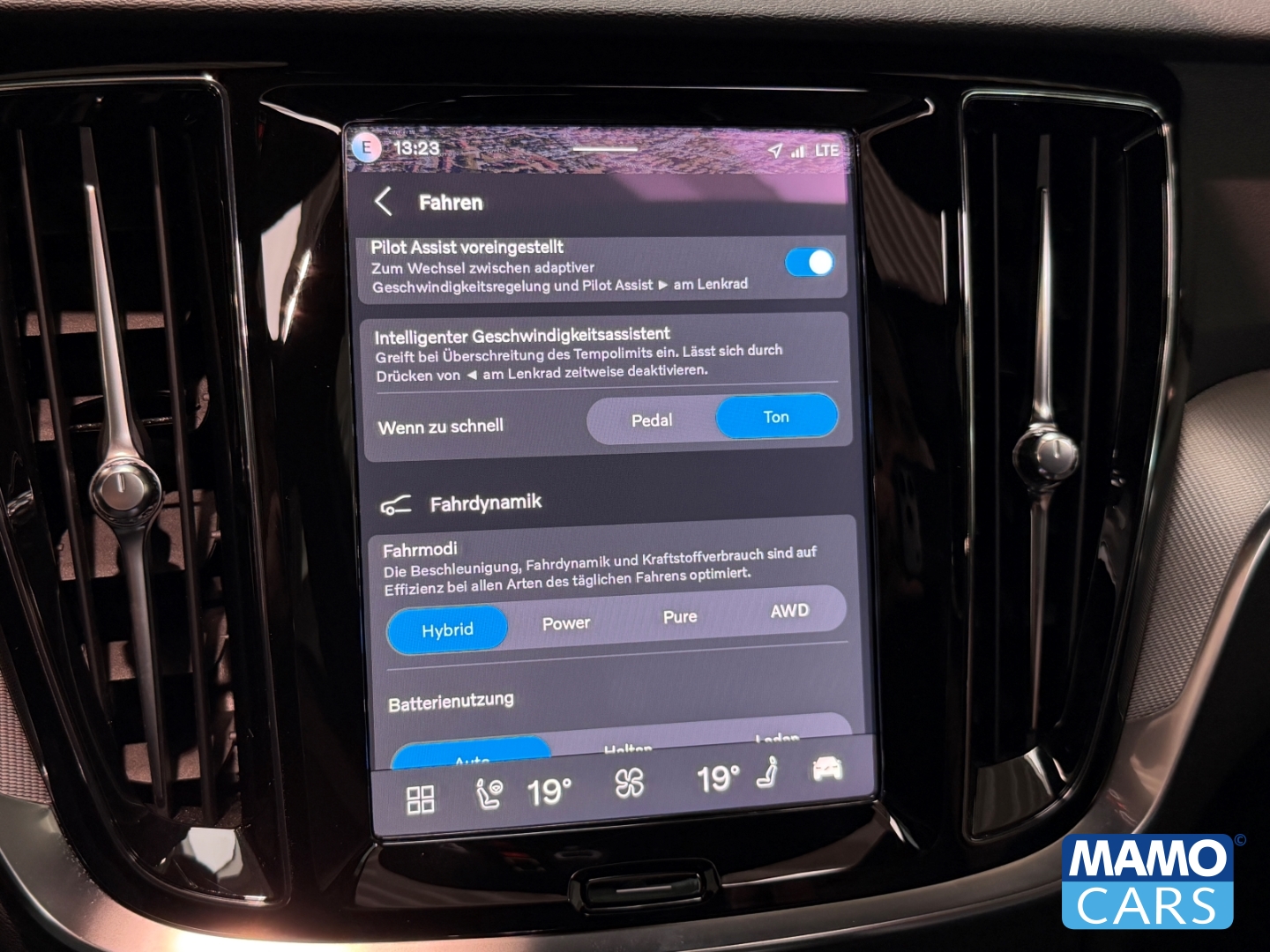 Fahrzeugabbildung Volvo V60 T6 AWD Plus Dark ACC/BLIS/360°/PANO/HUD