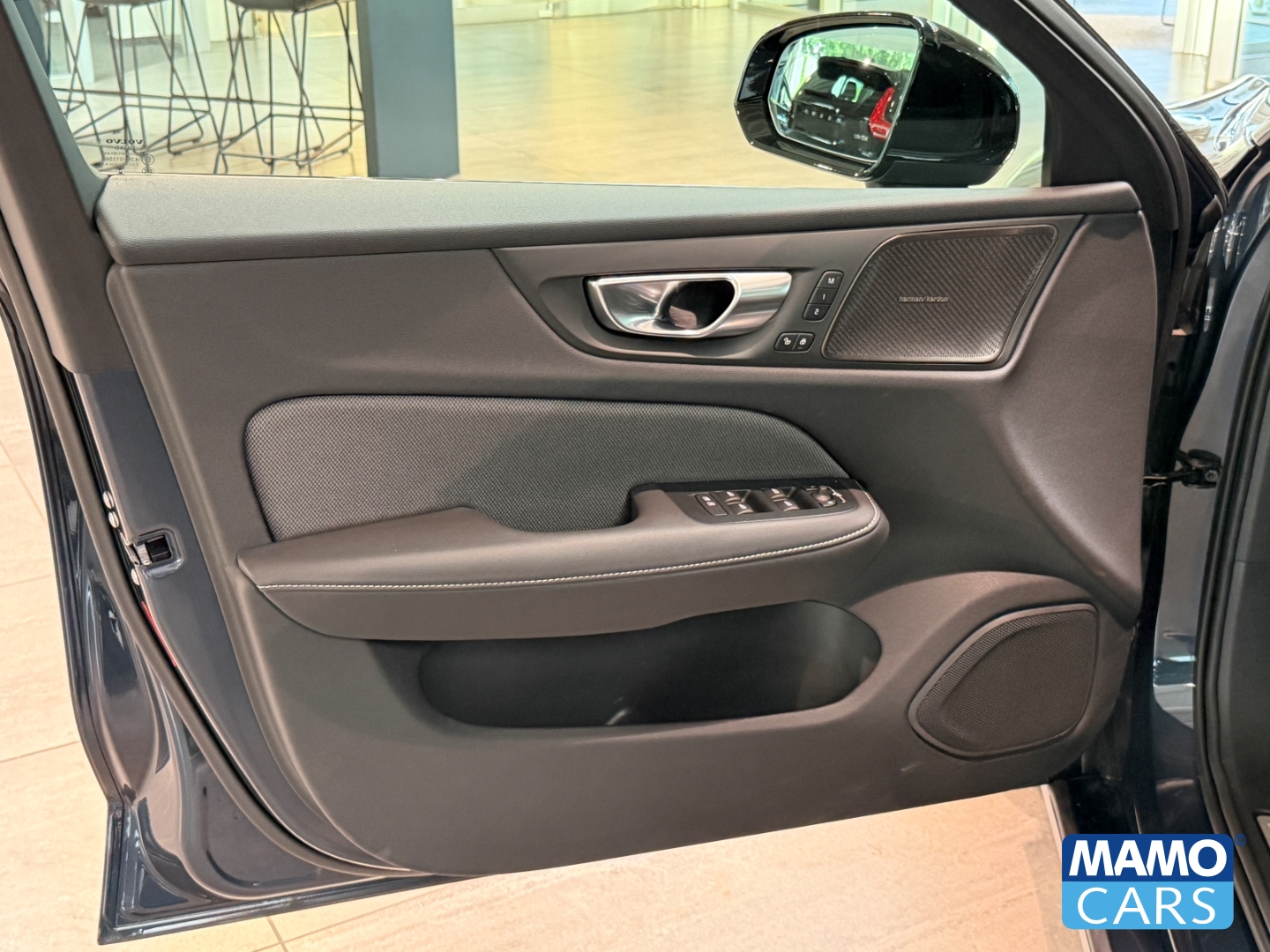 Fahrzeugabbildung Volvo V60 T6 AWD Plus Dark ACC/BLIS/360°/PANO/HUD