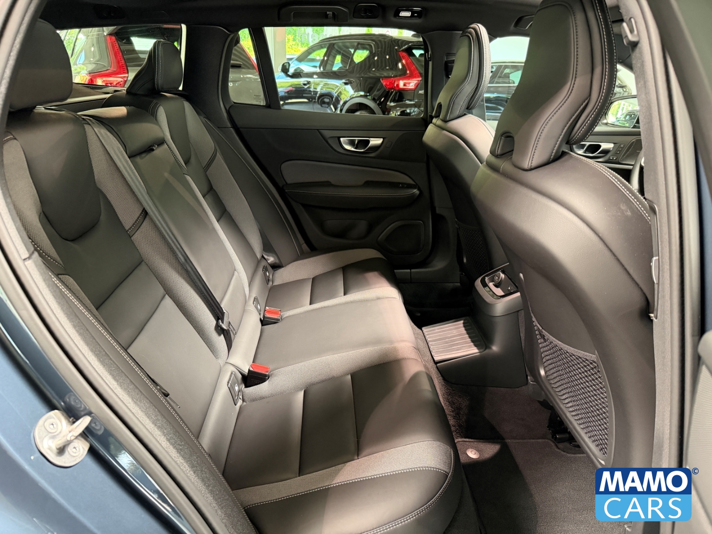 Fahrzeugabbildung Volvo V60 T6 AWD Plus Dark ACC/BLIS/360°/PANO/HUD