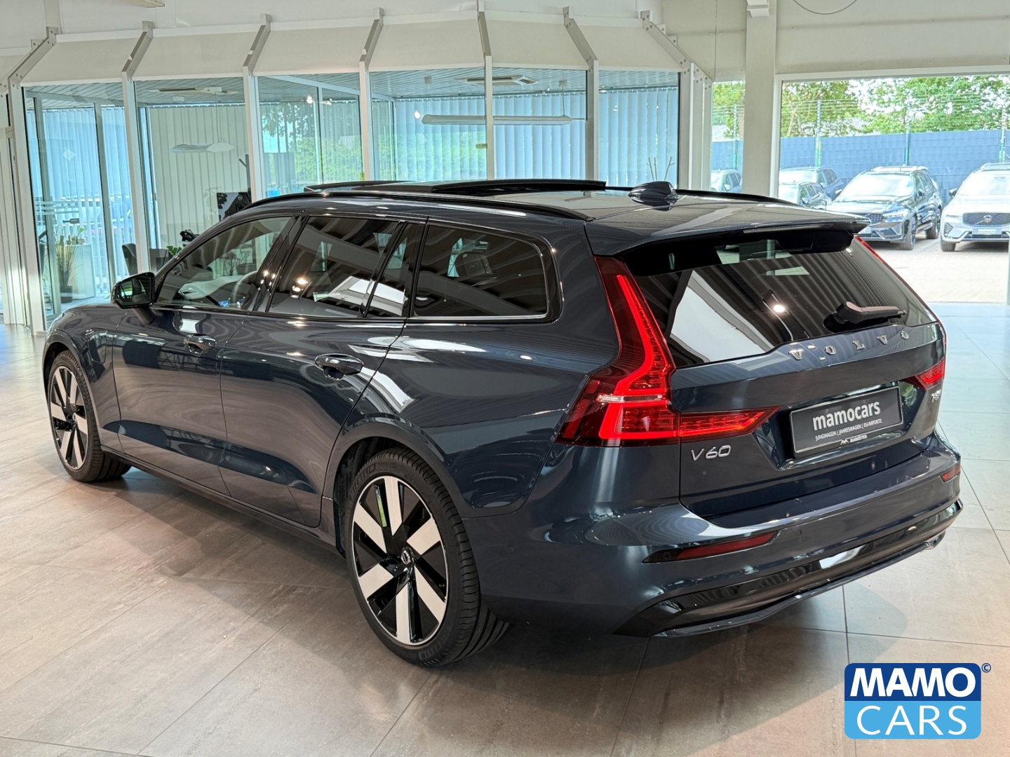 Fahrzeugabbildung Volvo V60 T6 AWD Plus Dark ACC/BLIS/360°/PANO/HUD