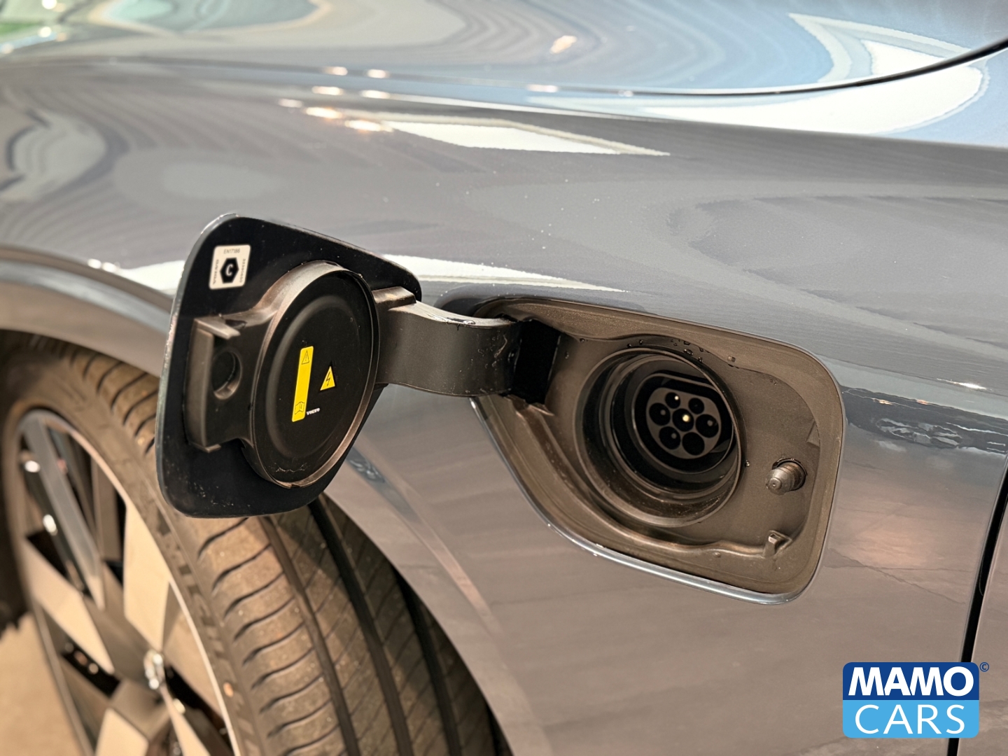 Fahrzeugabbildung Volvo V60 T6 AWD Plus Dark ACC/BLIS/360°/PANO/HUD