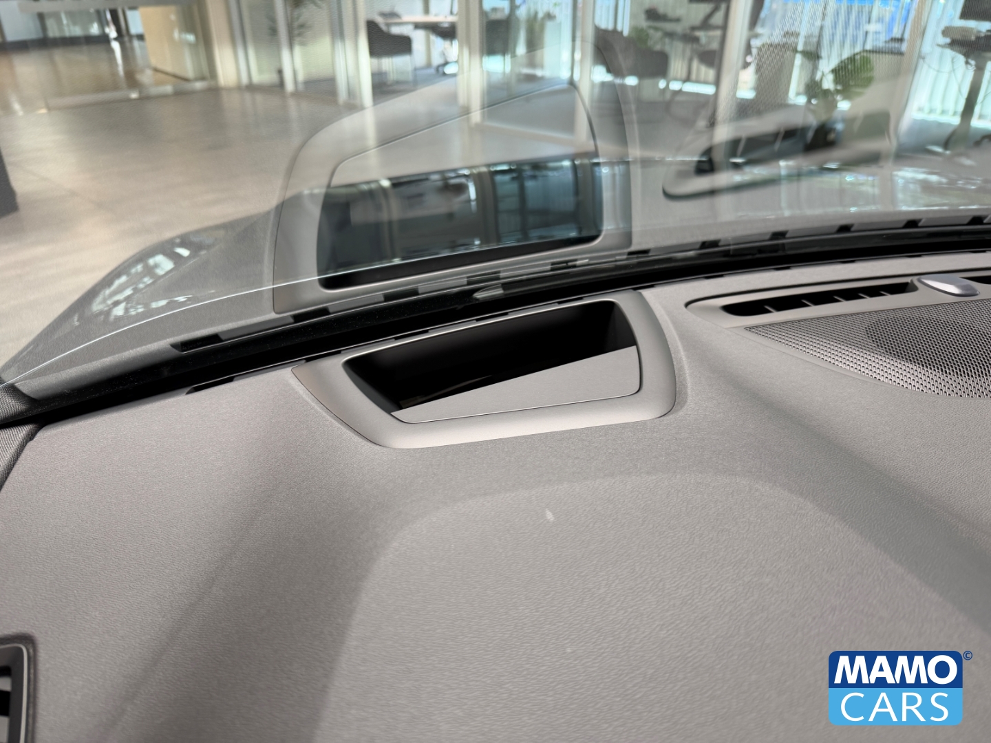 Fahrzeugabbildung Volvo V60 T6 AWD Plus Dark ACC/BLIS/360°/PANO/HUD
