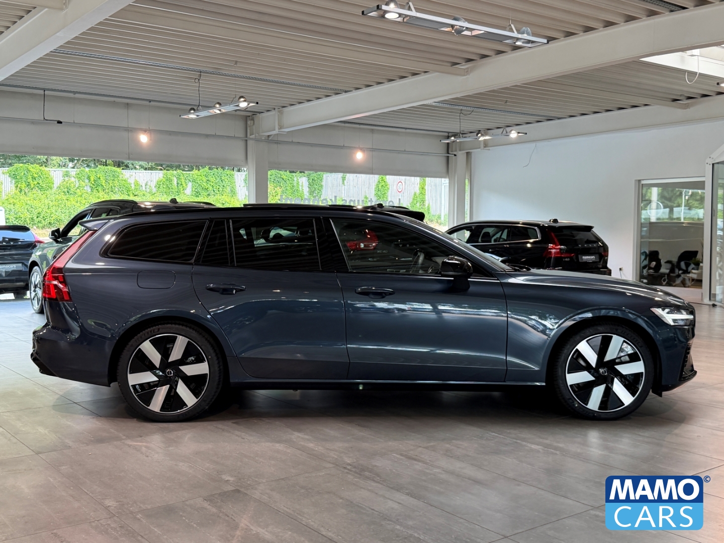 Fahrzeugabbildung Volvo V60 T6 AWD Plus Dark ACC/BLIS/360°/PANO/HUD