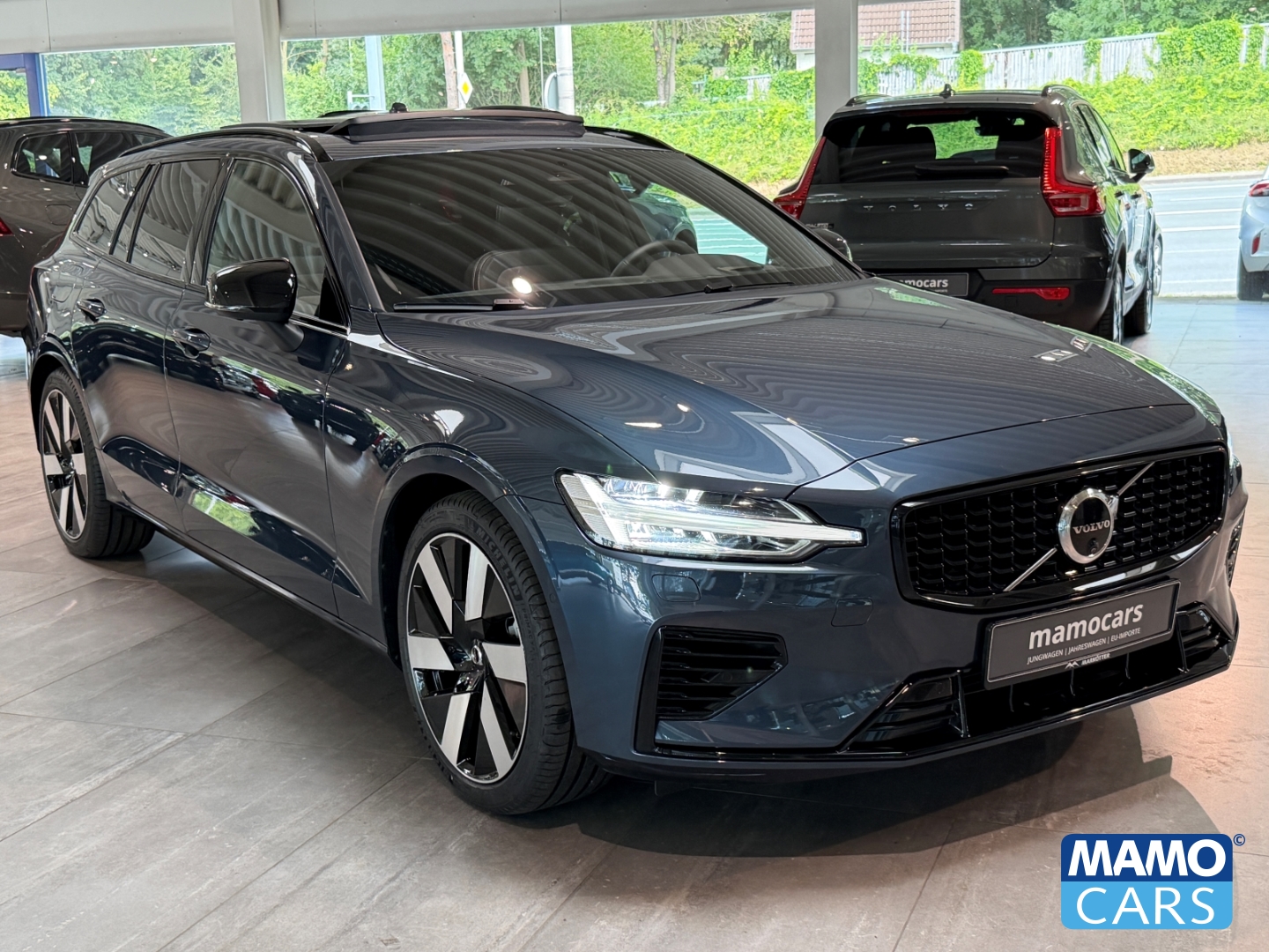Fahrzeugabbildung Volvo V60 T6 AWD Plus Dark ACC/BLIS/360°/PANO/HUD