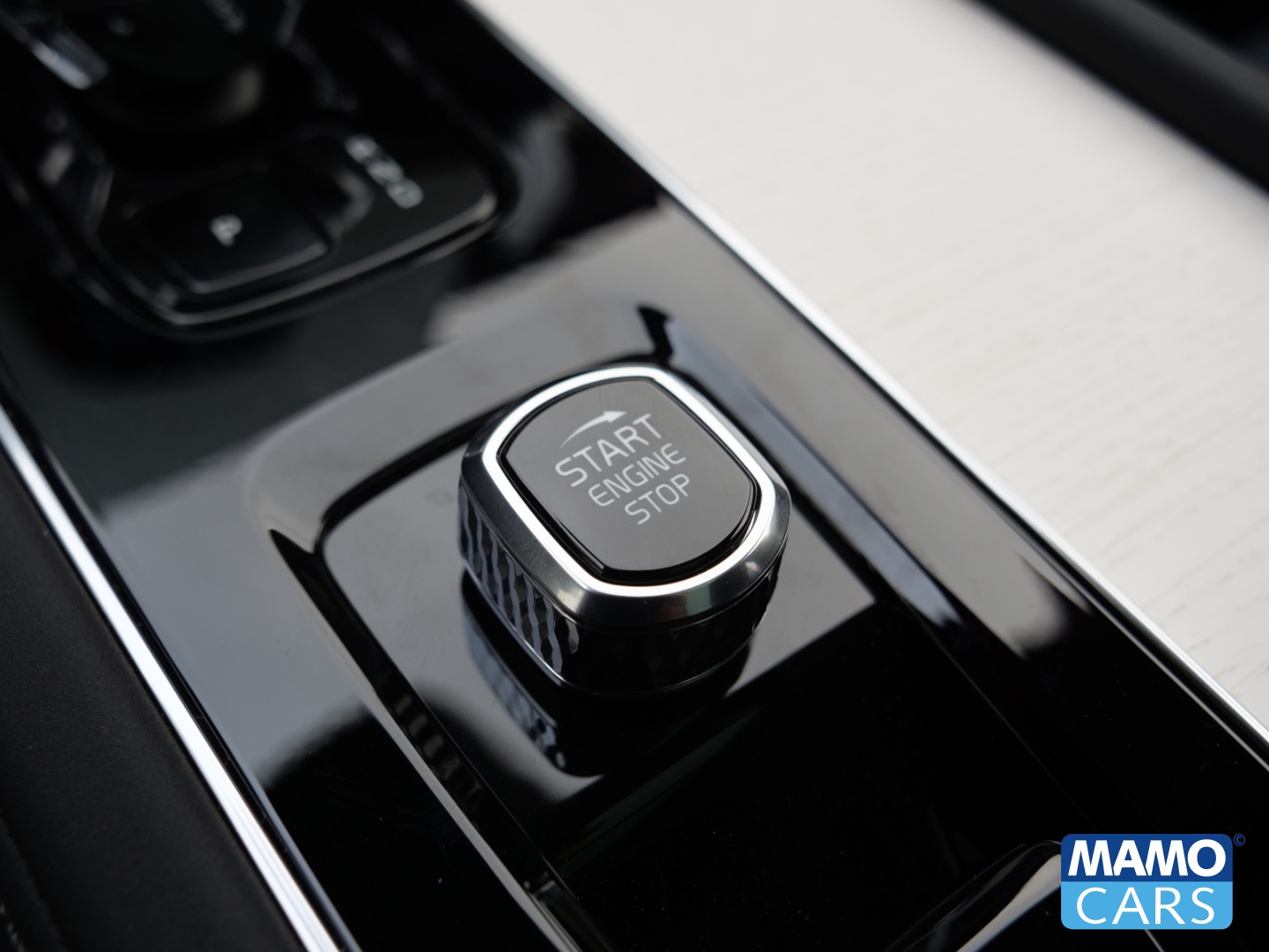 Fahrzeugabbildung Volvo XC90 T8 AWD Ultra Dark 7 -Sitzer/FOUR-C/ACC/AHK