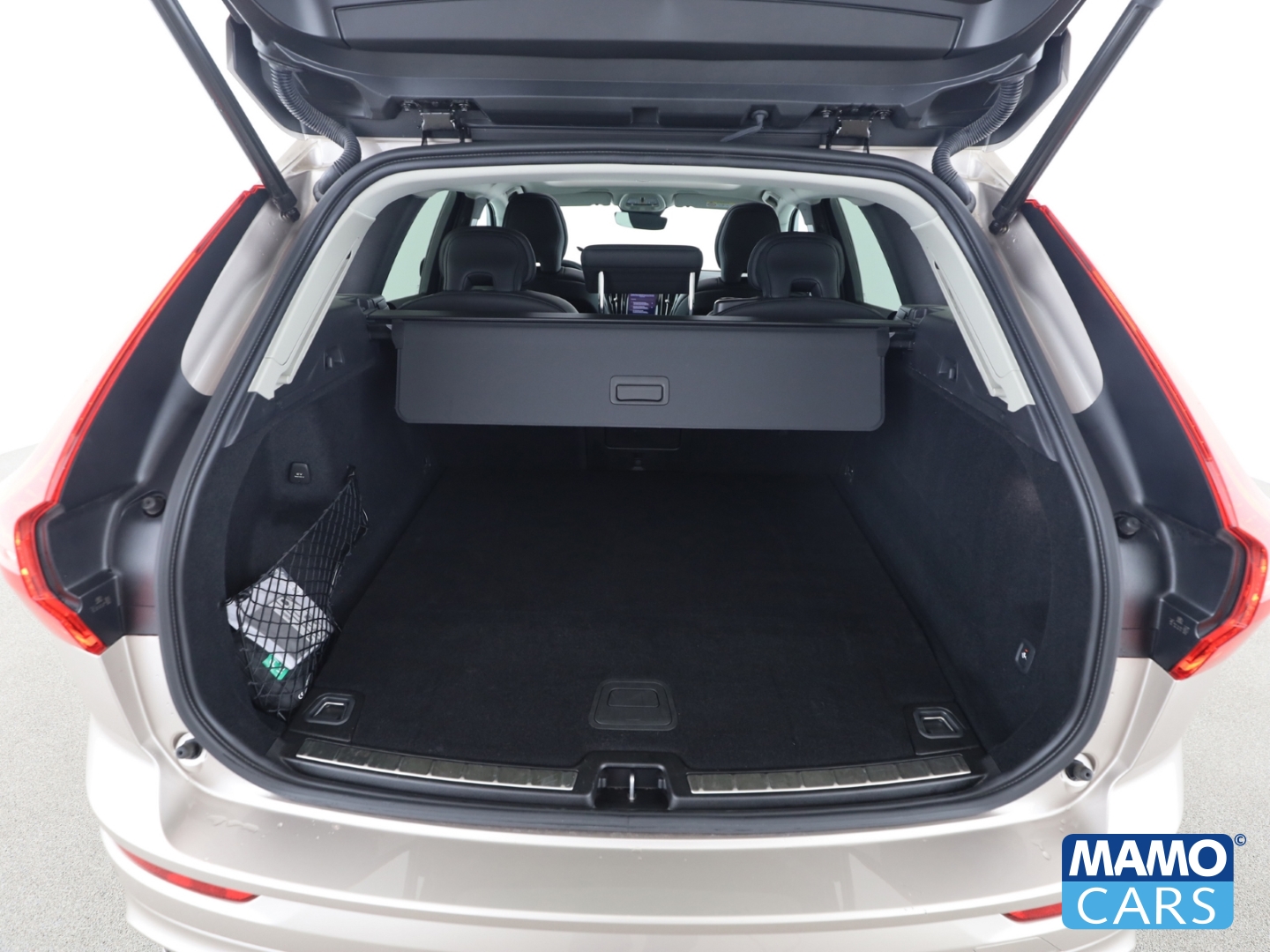 Fahrzeugabbildung Volvo XC60 T8 Recharge AWD Plus Dark Plug-In Hybrid