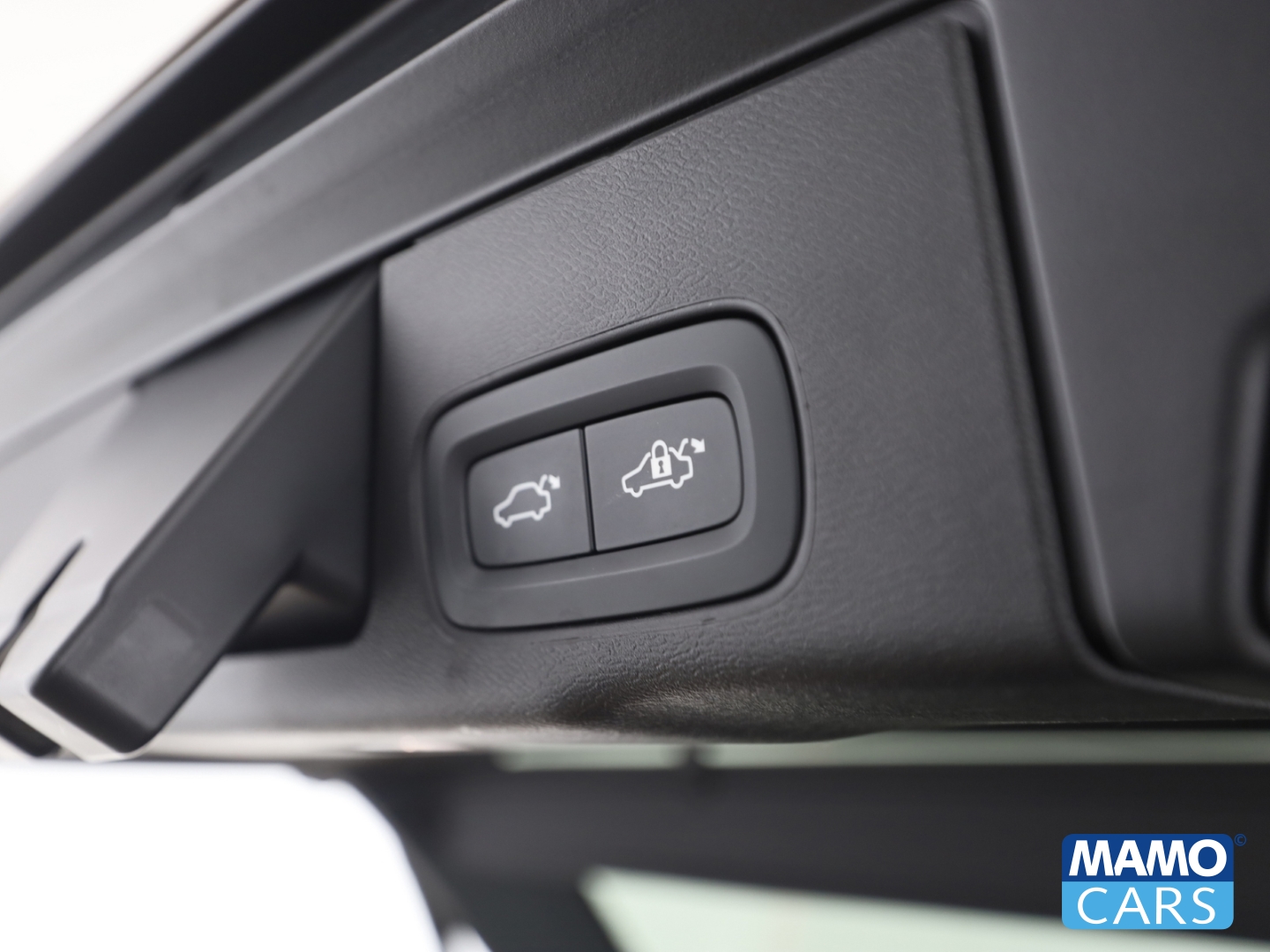 Fahrzeugabbildung Volvo XC60 T8 Recharge AWD Plus Dark Plug-In Hybrid